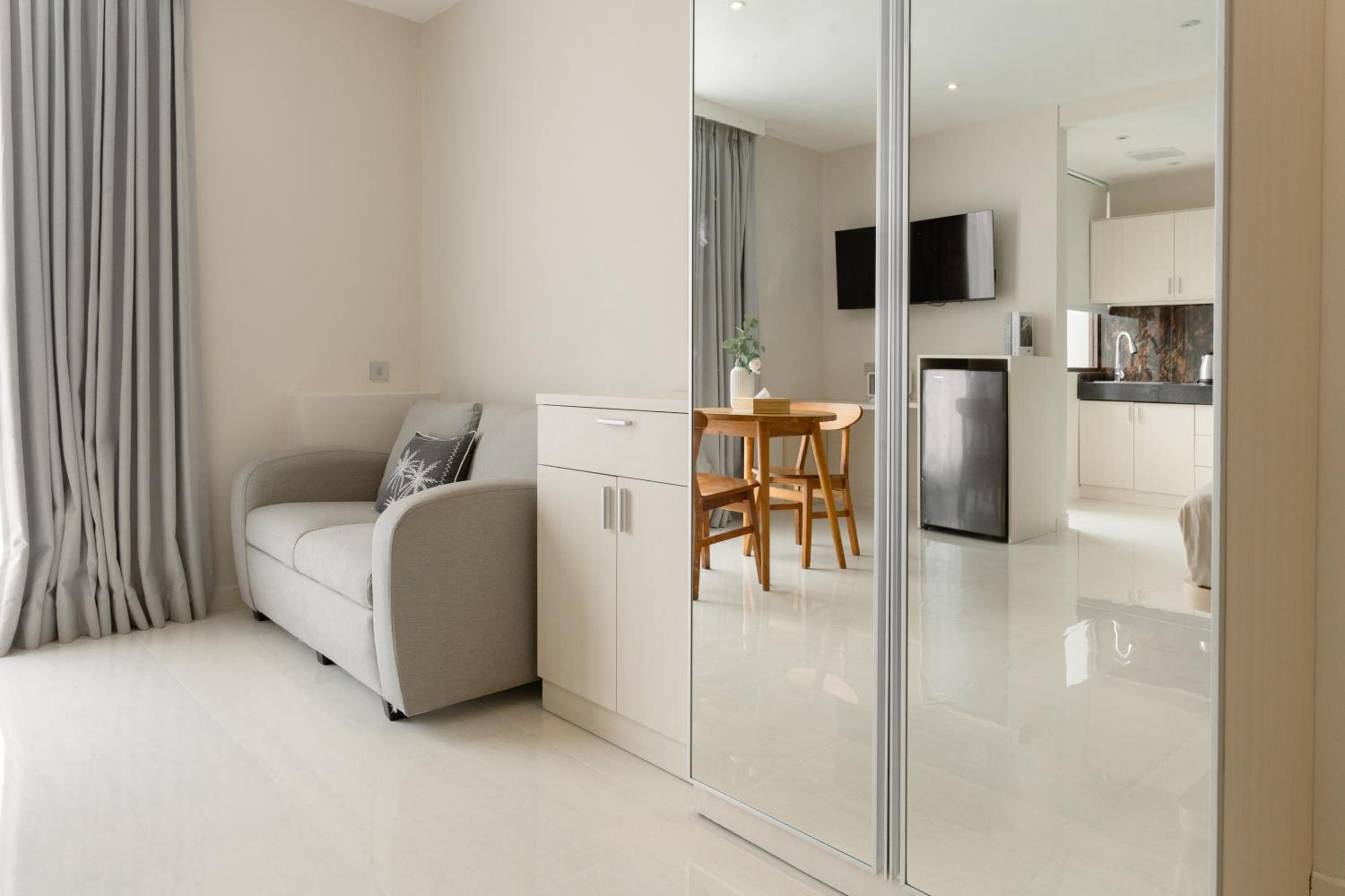 Large Double Room photo 1