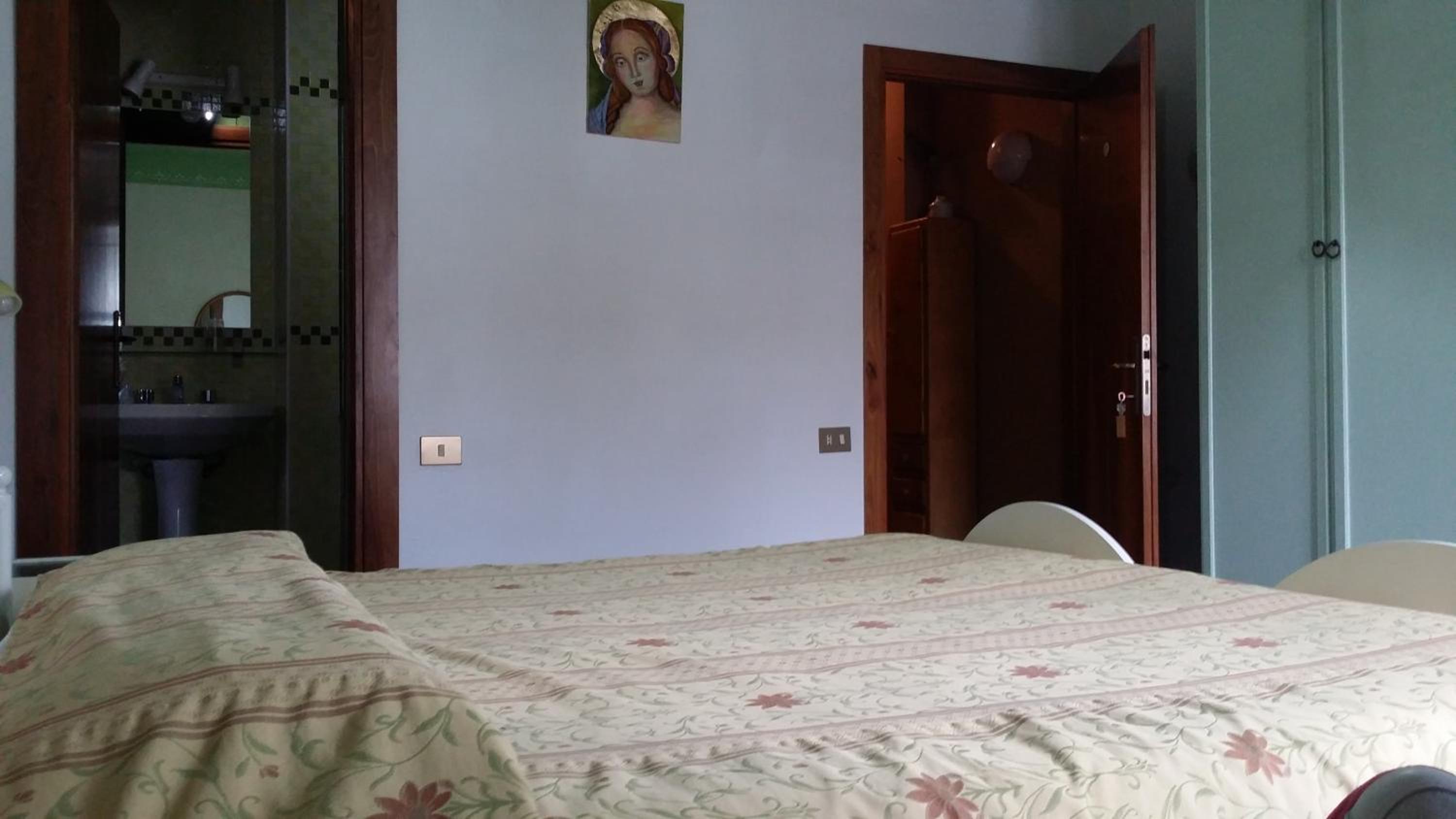 Double or Twin Room with Private Bathroom photo 3