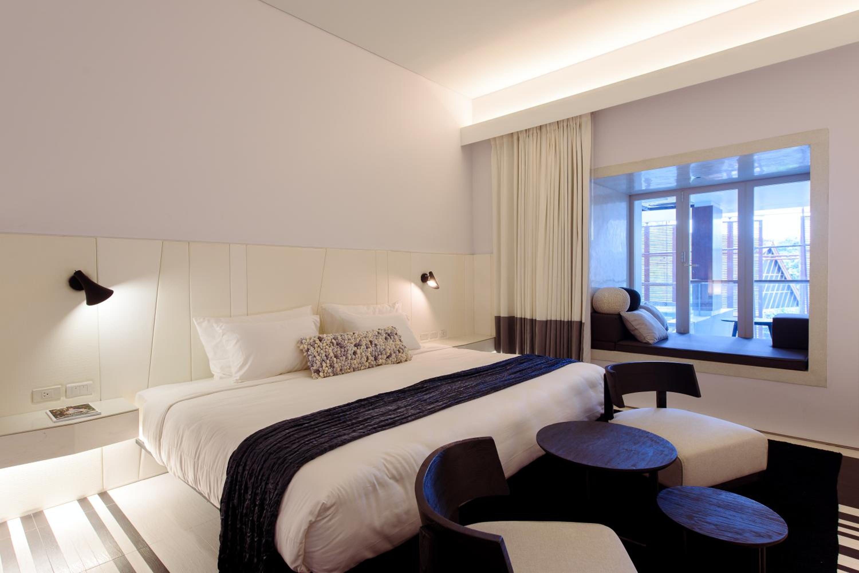 Pool Suite - Photo 3