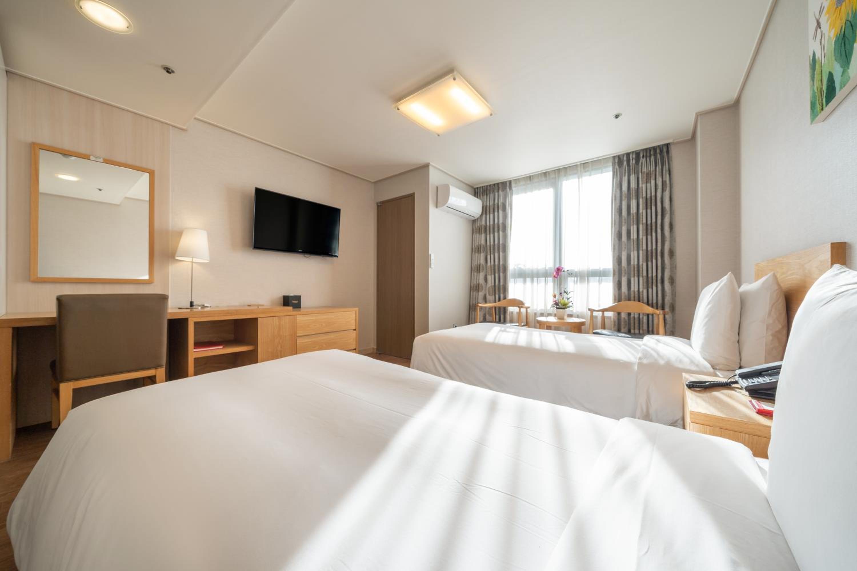 Superior Twin Room with Welcome drink per person photo 3