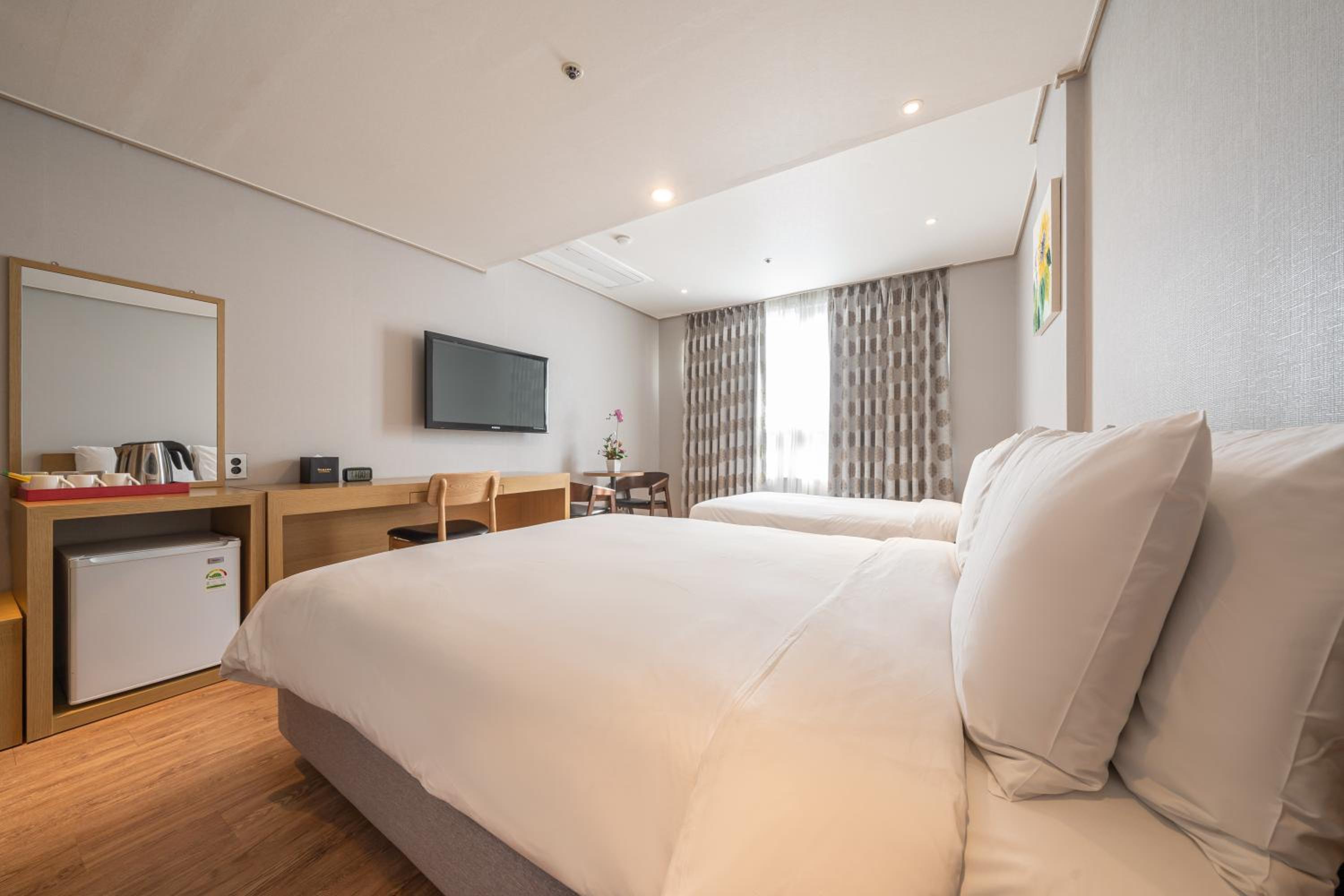 Deluxe Family Twin Room with Welcome drink per person - Photo 1
