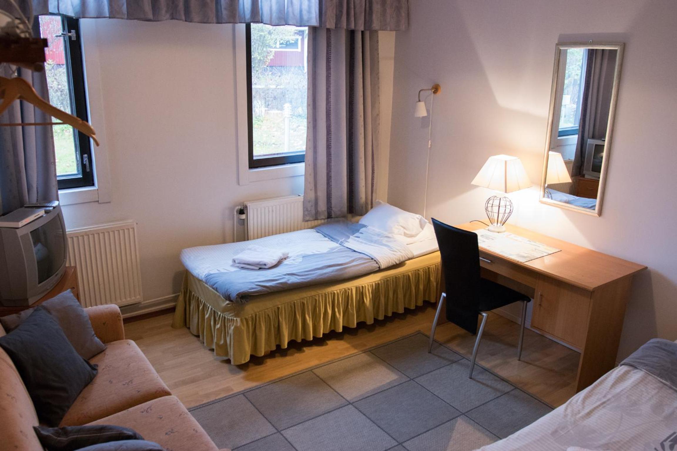 Budget Twin Room with Shared Bathroom photo 3