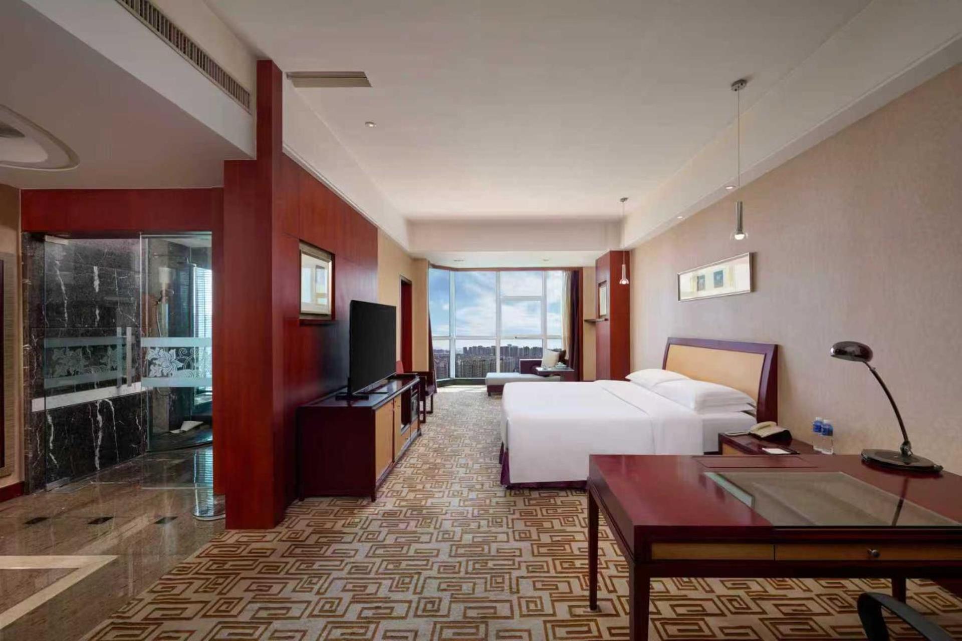 Deluxe King Room photo 2