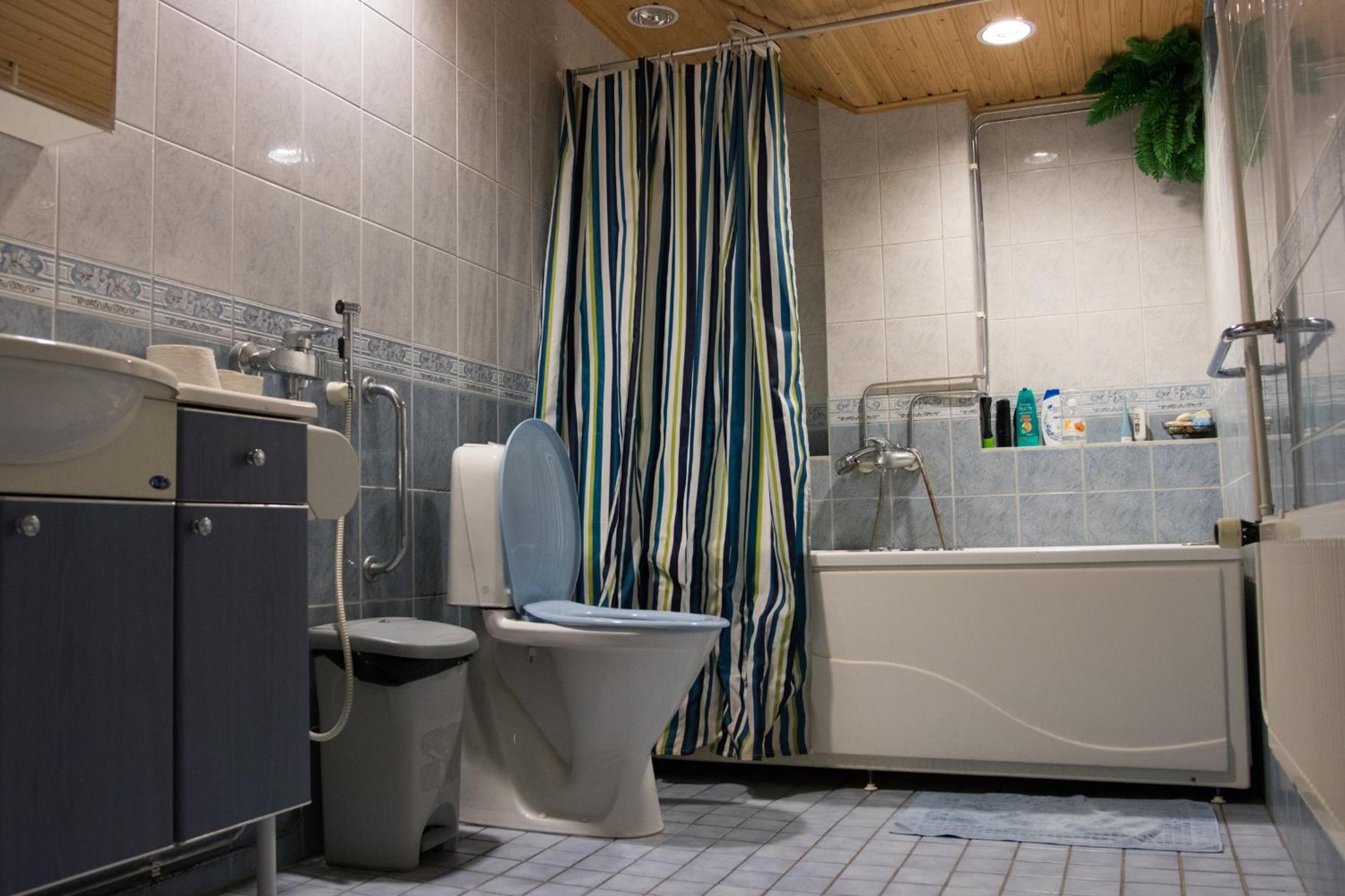 Single Room with Shared Bathroom photo 2