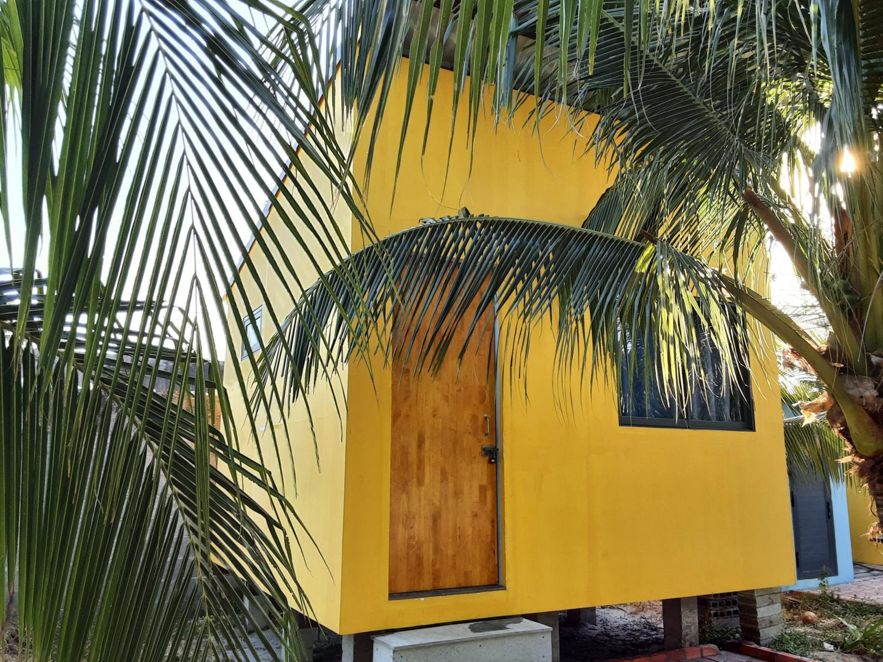 Bungalow with Garden View - Photo 3