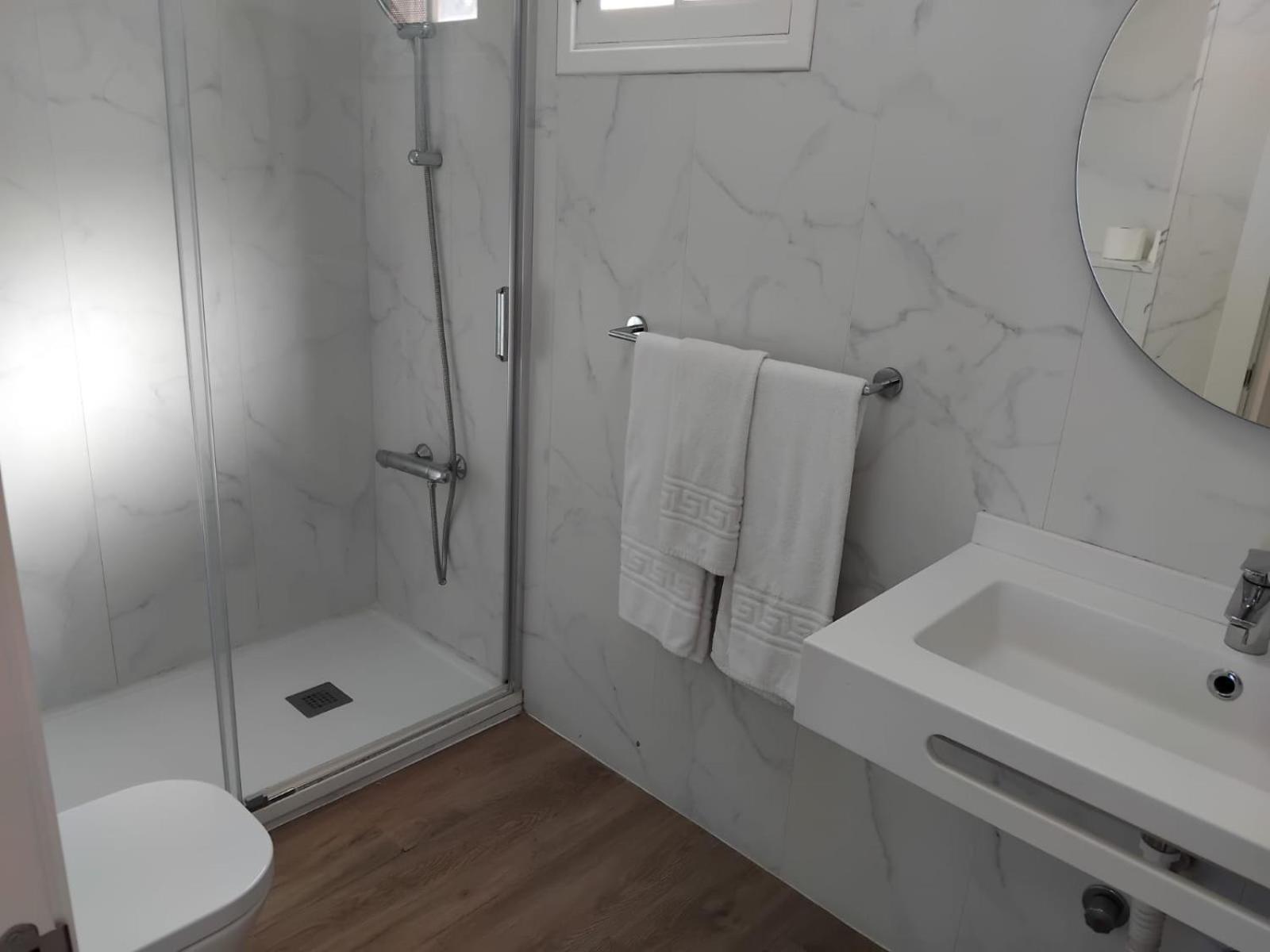 Deluxe One-Bedroom Apartment