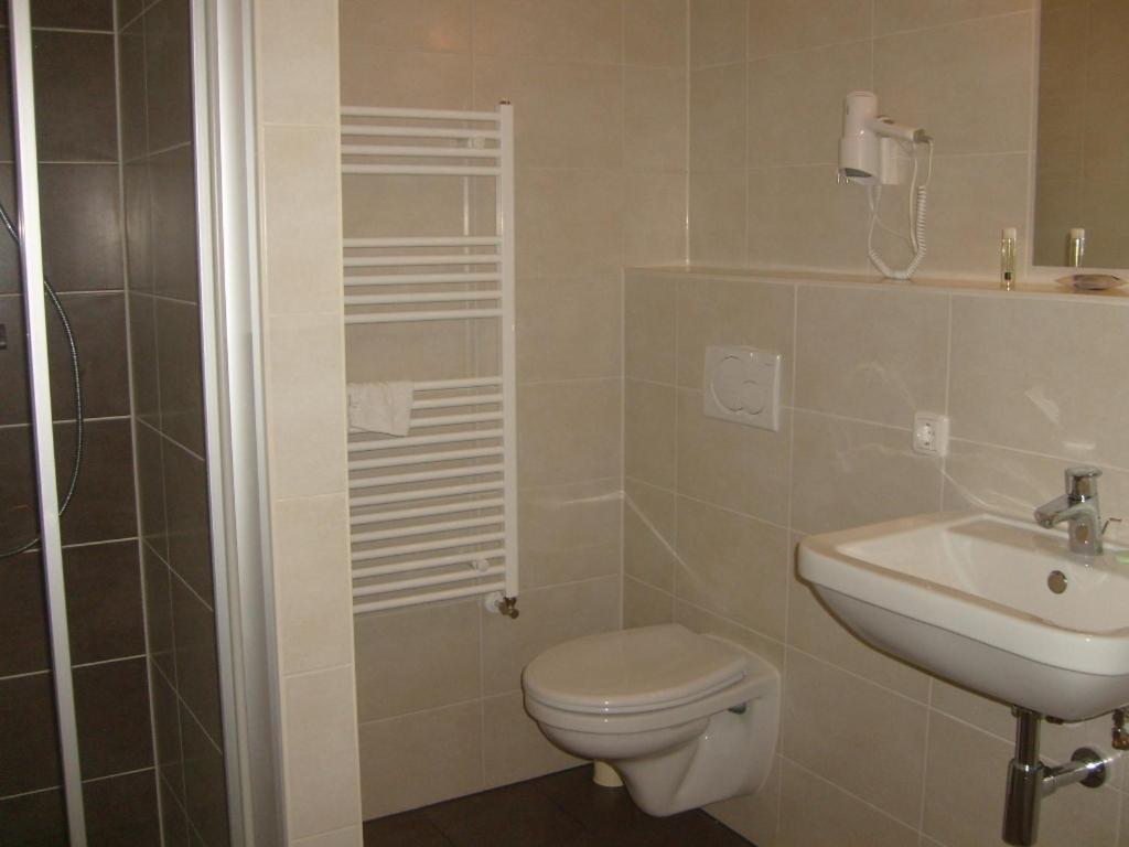 Comfort Twin Room with Bath photo 2