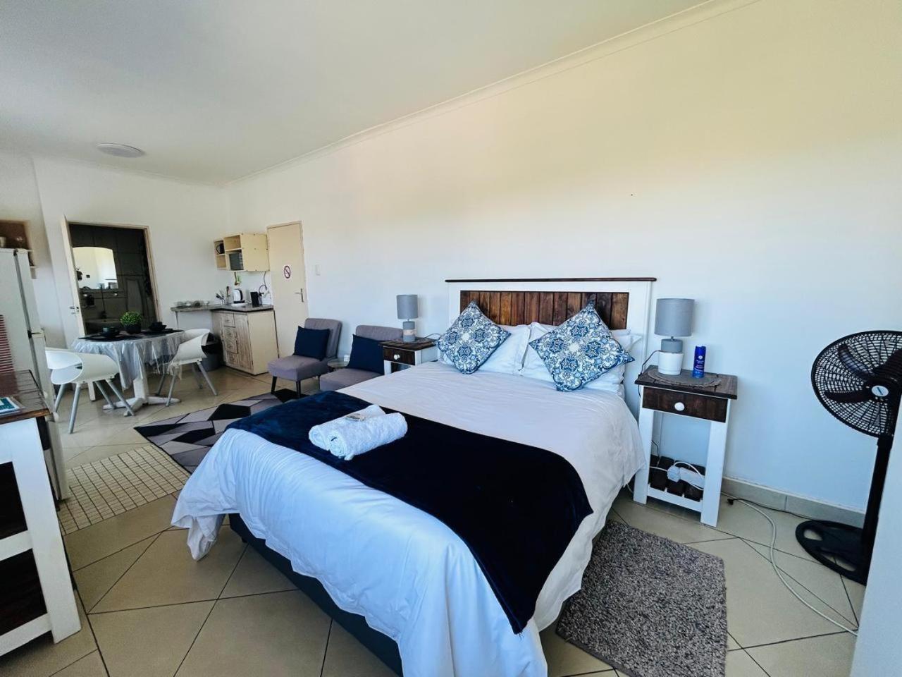 Budget Double Room photo 3