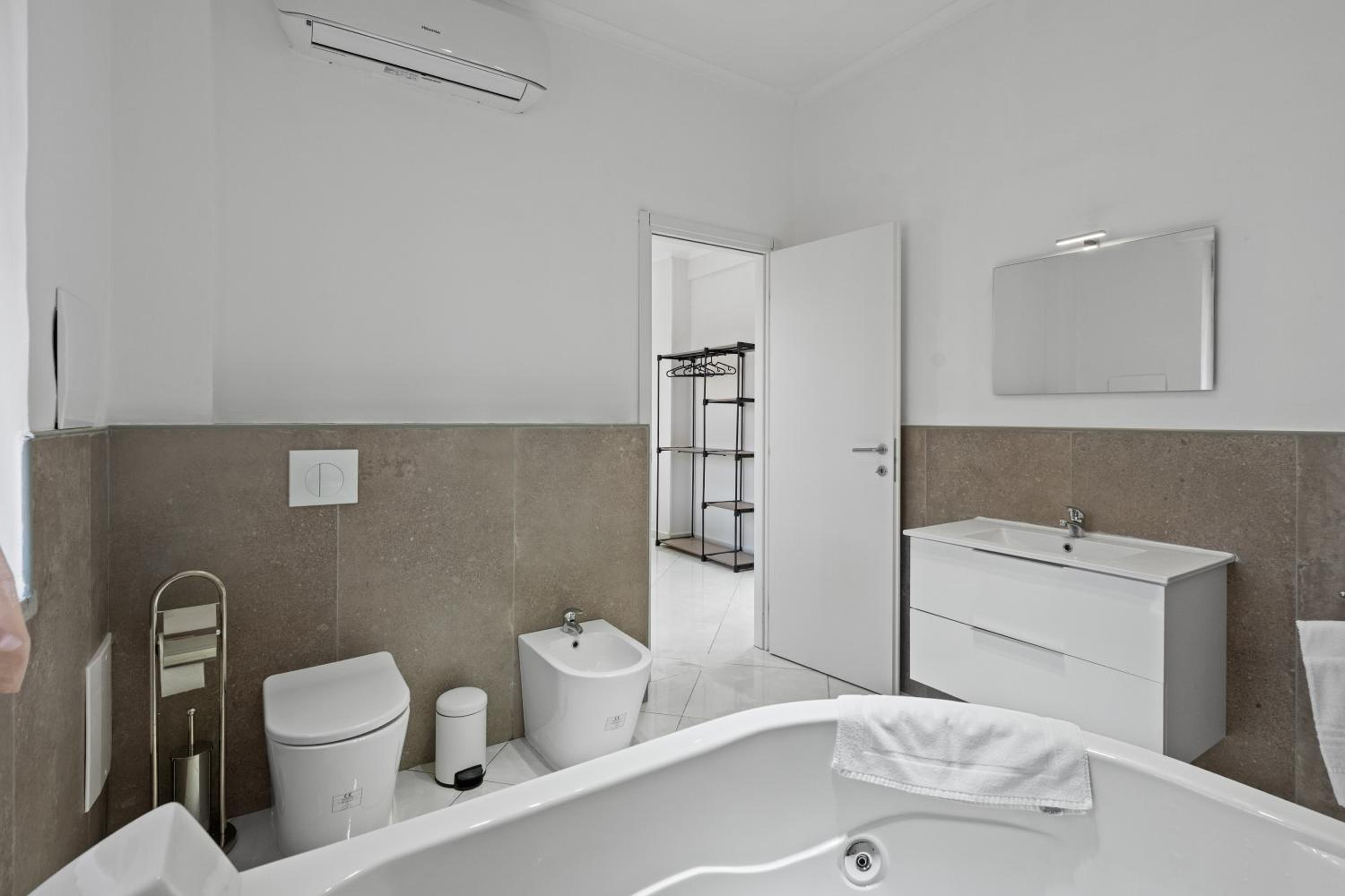 Deluxe Double Room with Bath photo 2