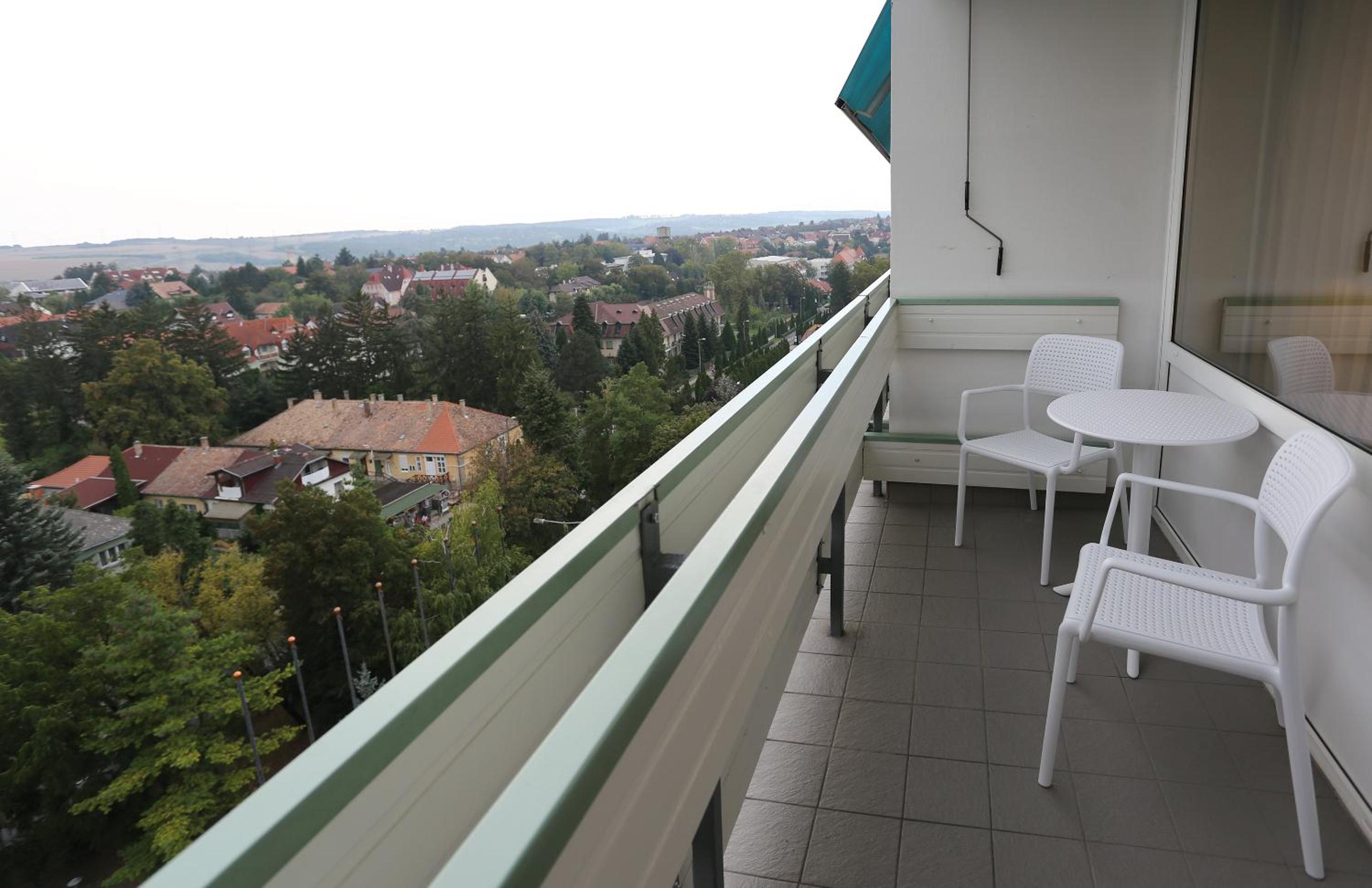 Standard Double Room with Wellness and Fitness Access thumbnail 5