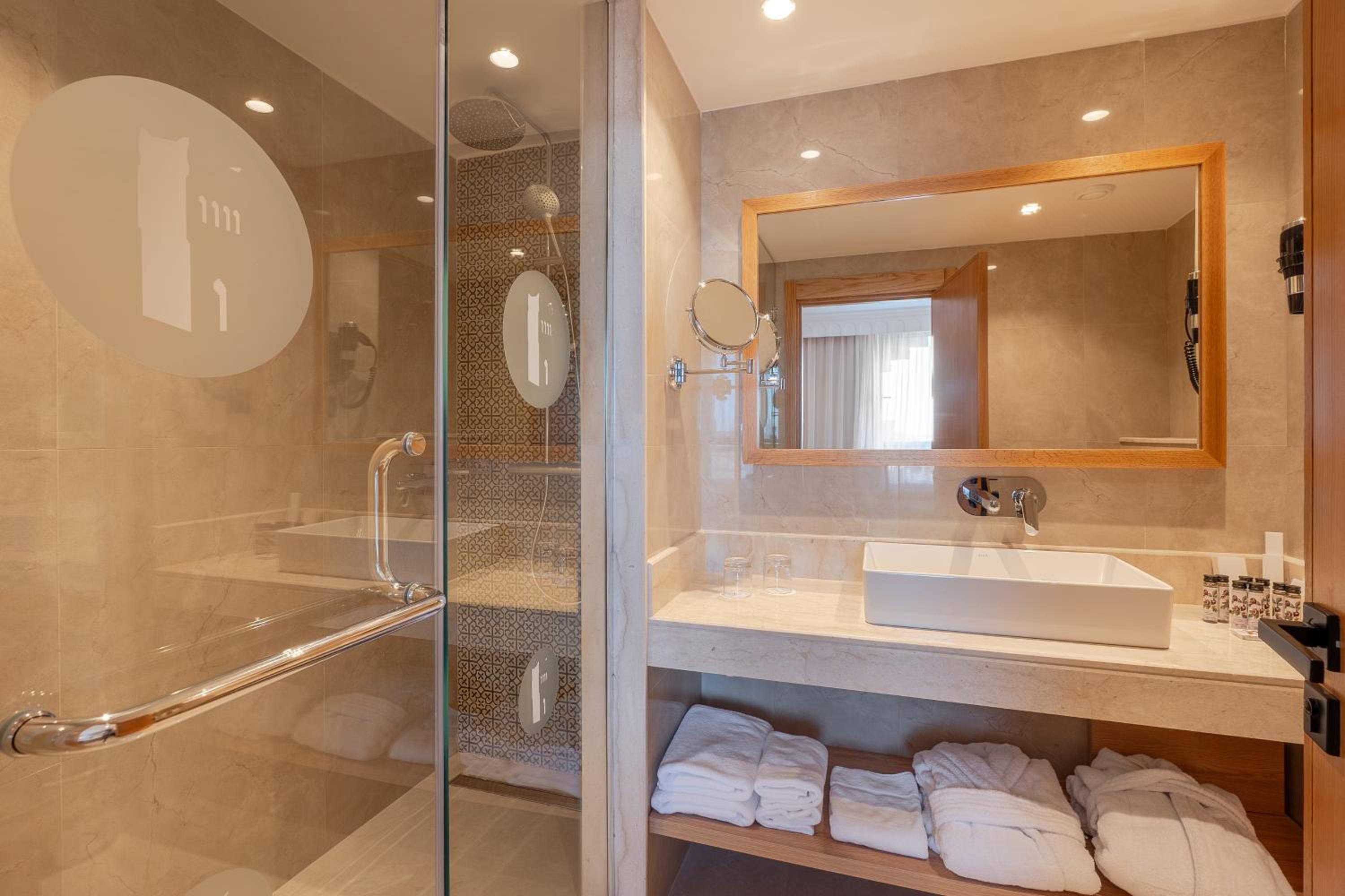 EXECUTIVE SUITE DOUBLE BED, GARDEN VIEW