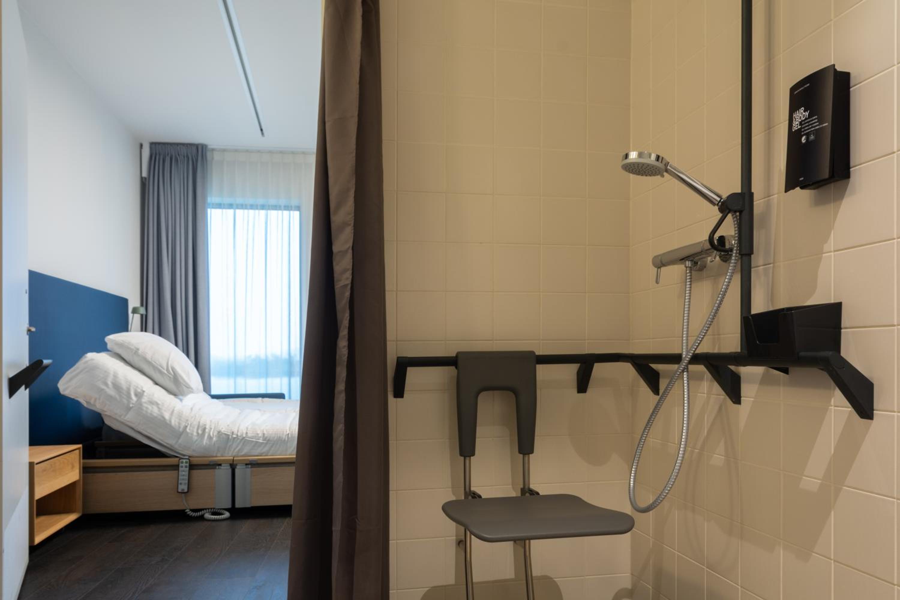 Twin Room - Disability Access photo 2