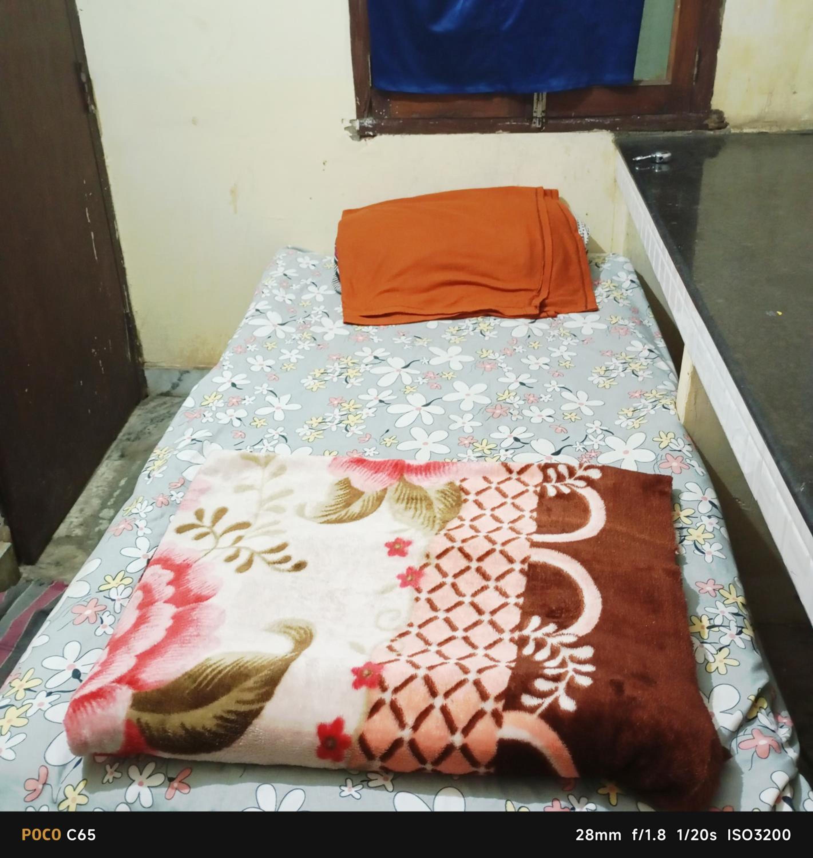 Single Room with Shared Bathroom