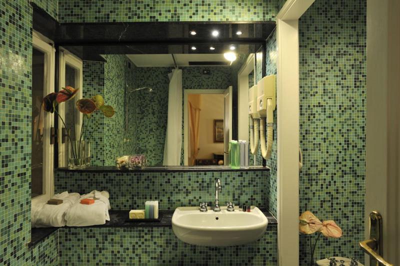 Double Room with Sea View and Balcony - Photo 8