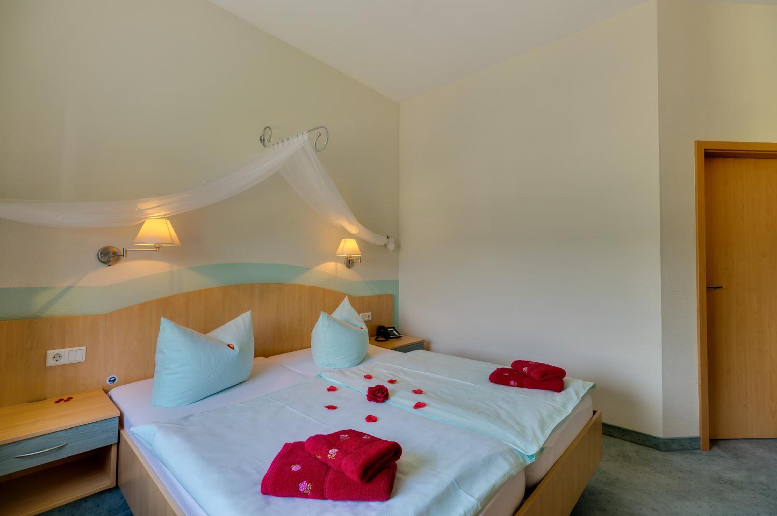 Double or Twin Room - Photo 8