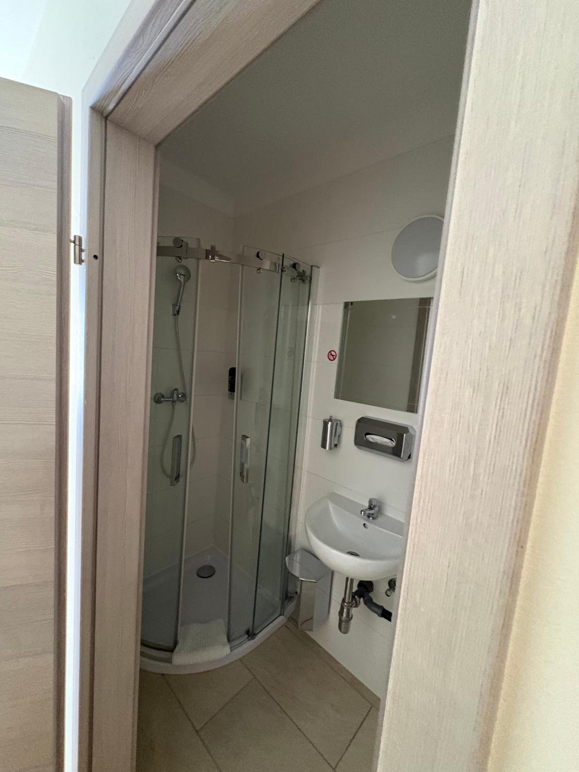 Small Single Room photo 2