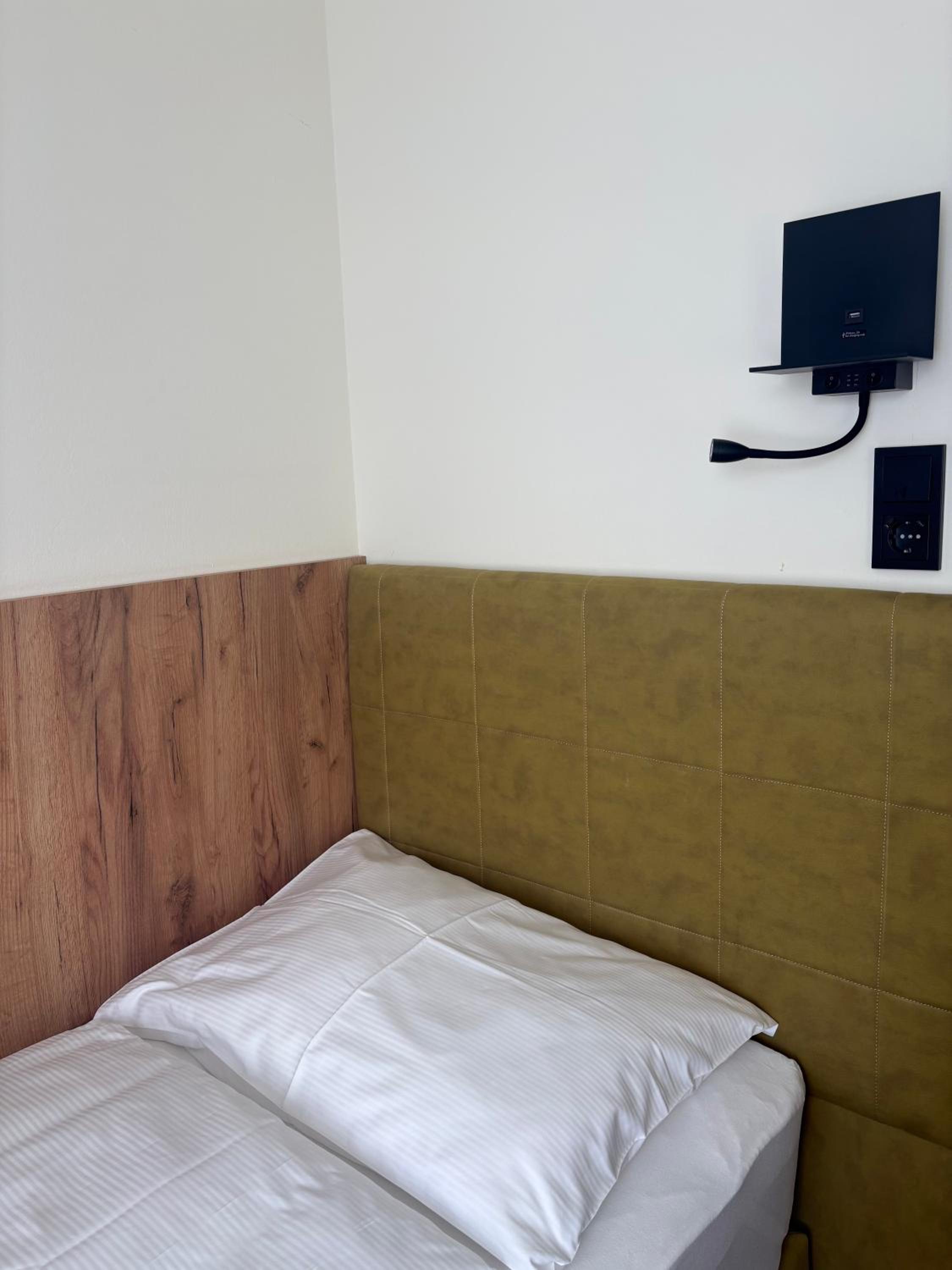 Small Single Room photo 1