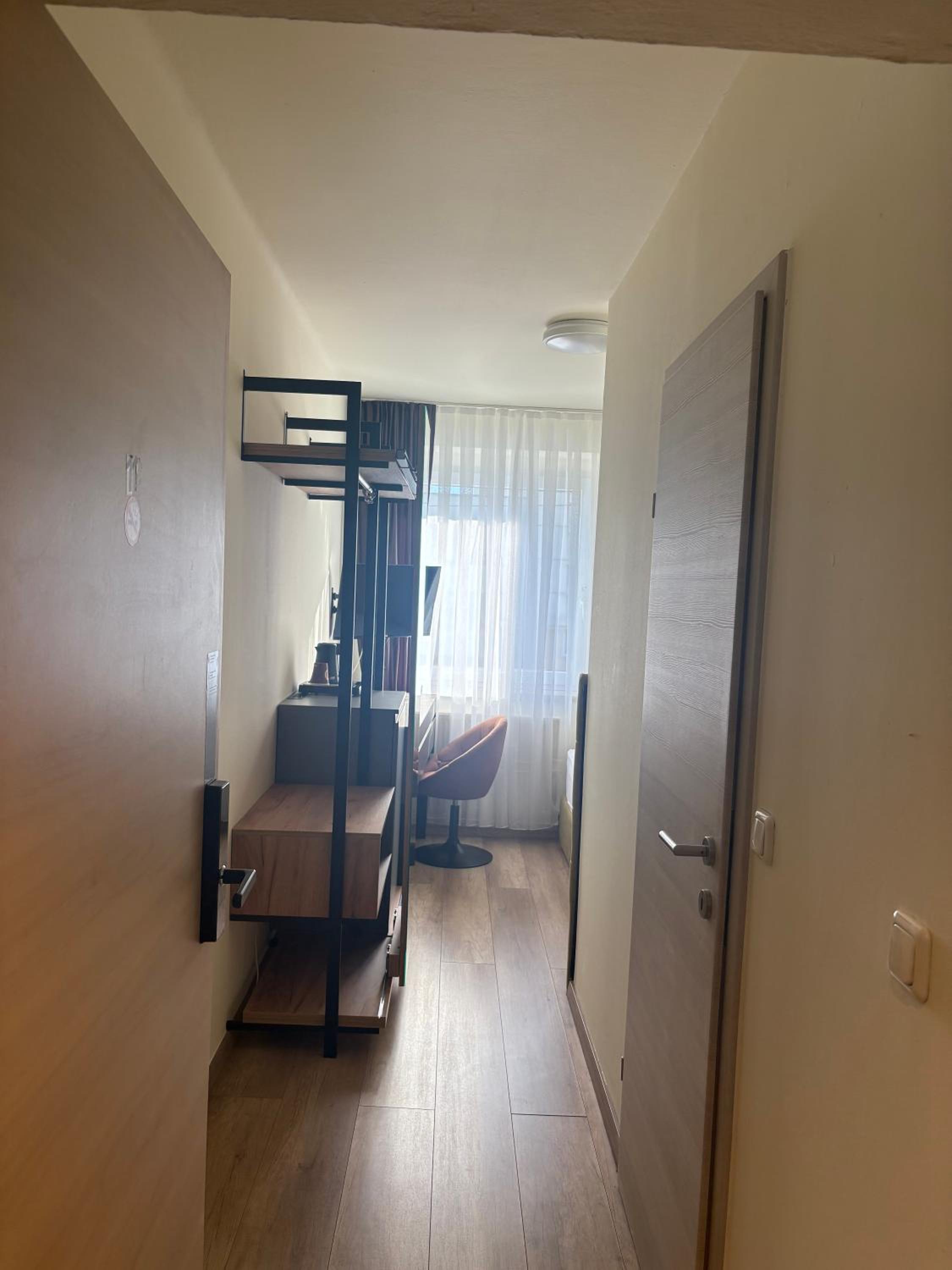 Small Single Room photo 3