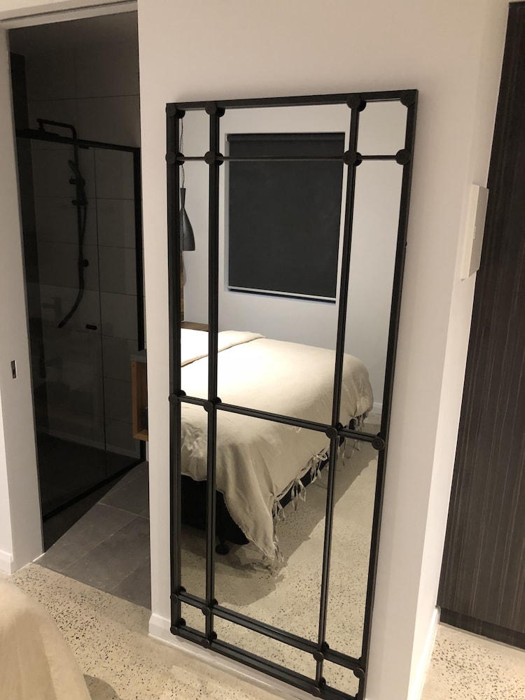 Deluxe Studio, 1 King Bed, Garden View (Adults Only) photo 2