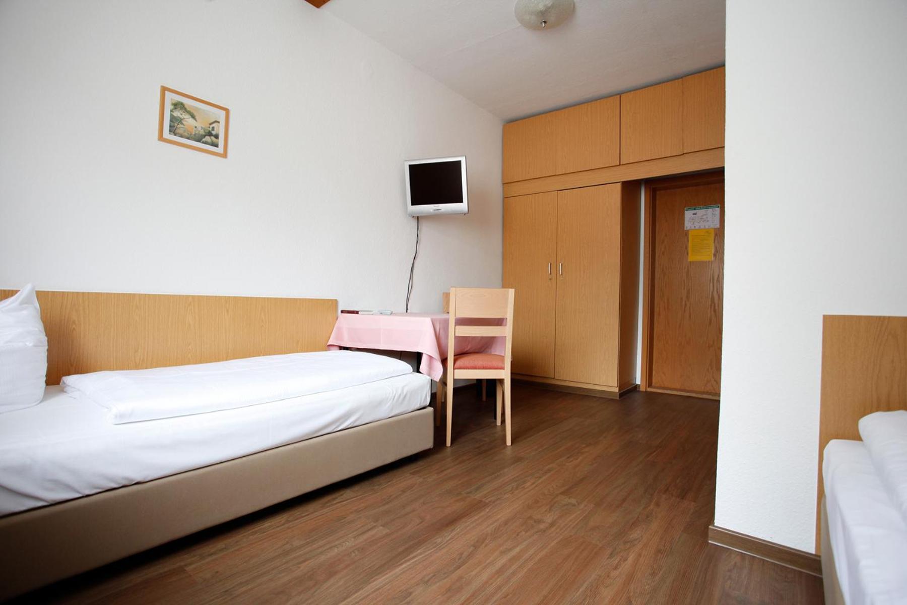 Twin Room - Photo 2