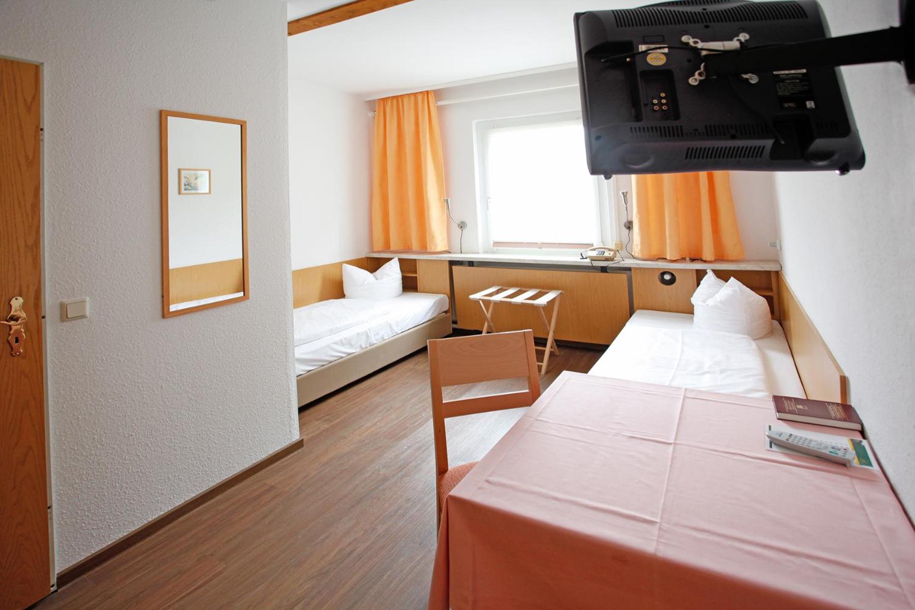 Twin Room - Photo 14