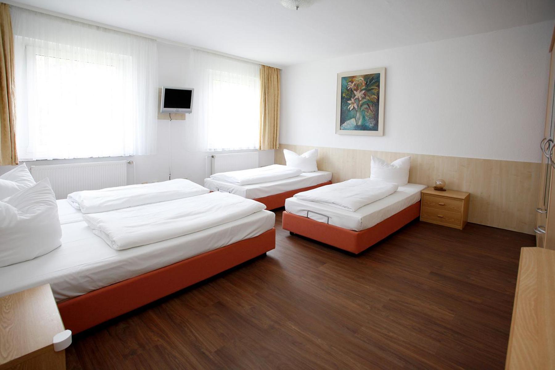 Family Room (4 Adults) - Photo 2