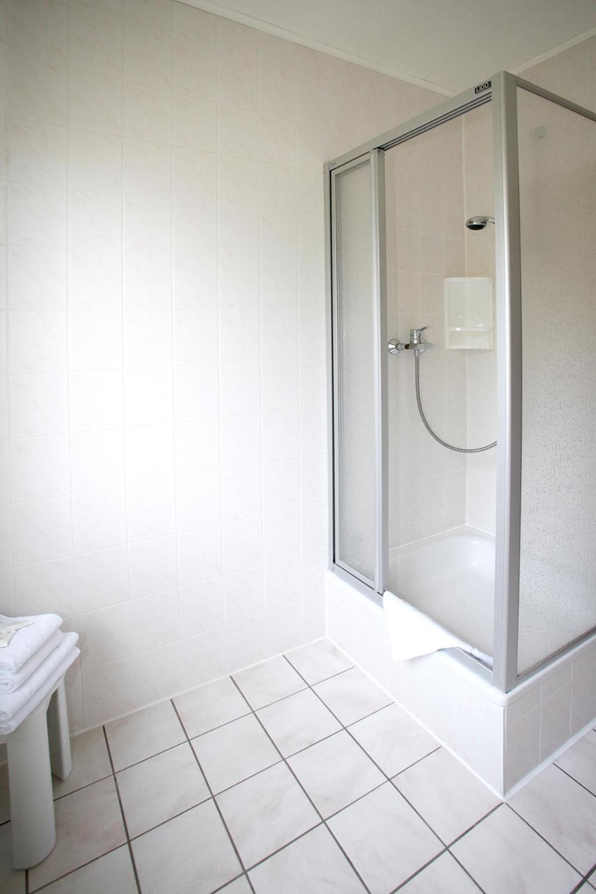 Twin Room - Photo 11