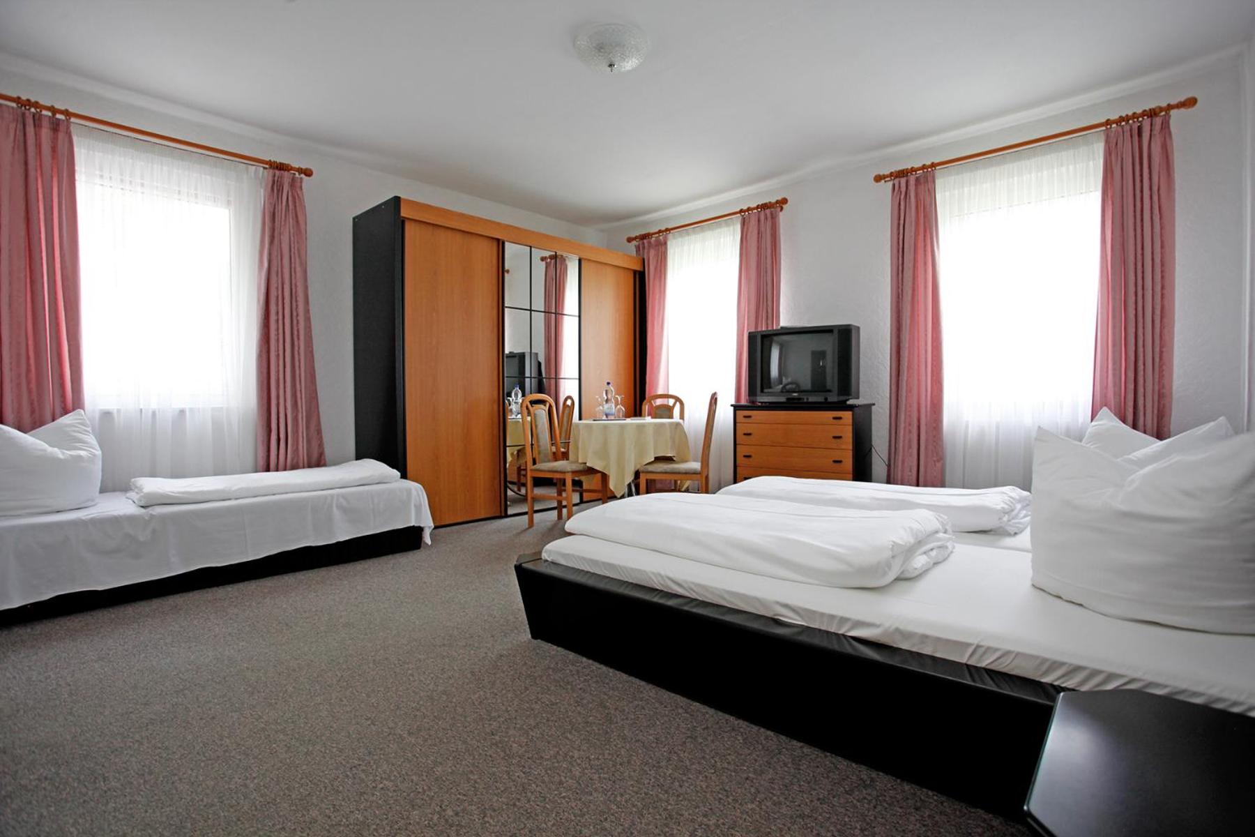 Triple Room - Photo 13