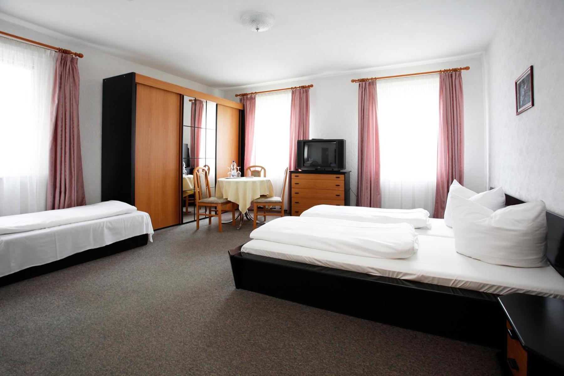 Triple Room - Photo 9