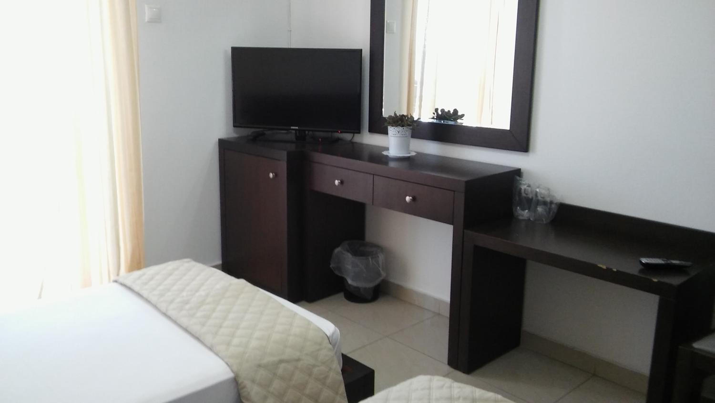 Double or Twin Room - Photo 9