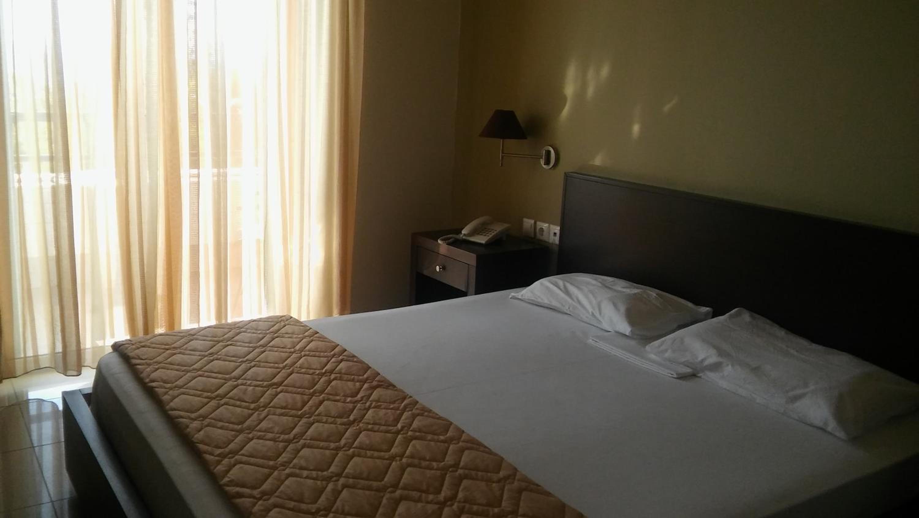 Double or Twin Room - Photo 8