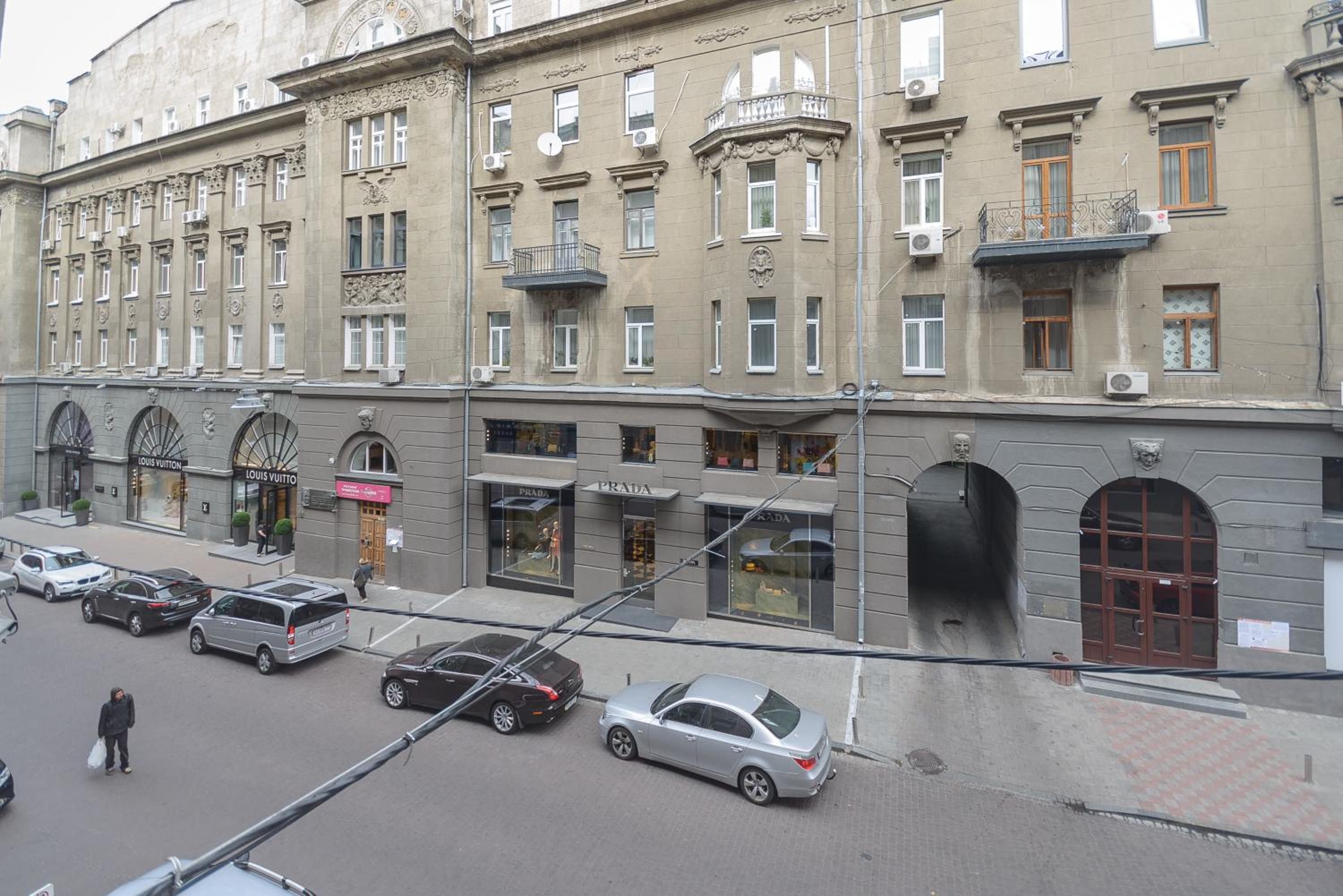 Modern Quiet Junior Suite with Shower on Khreschatyk 15