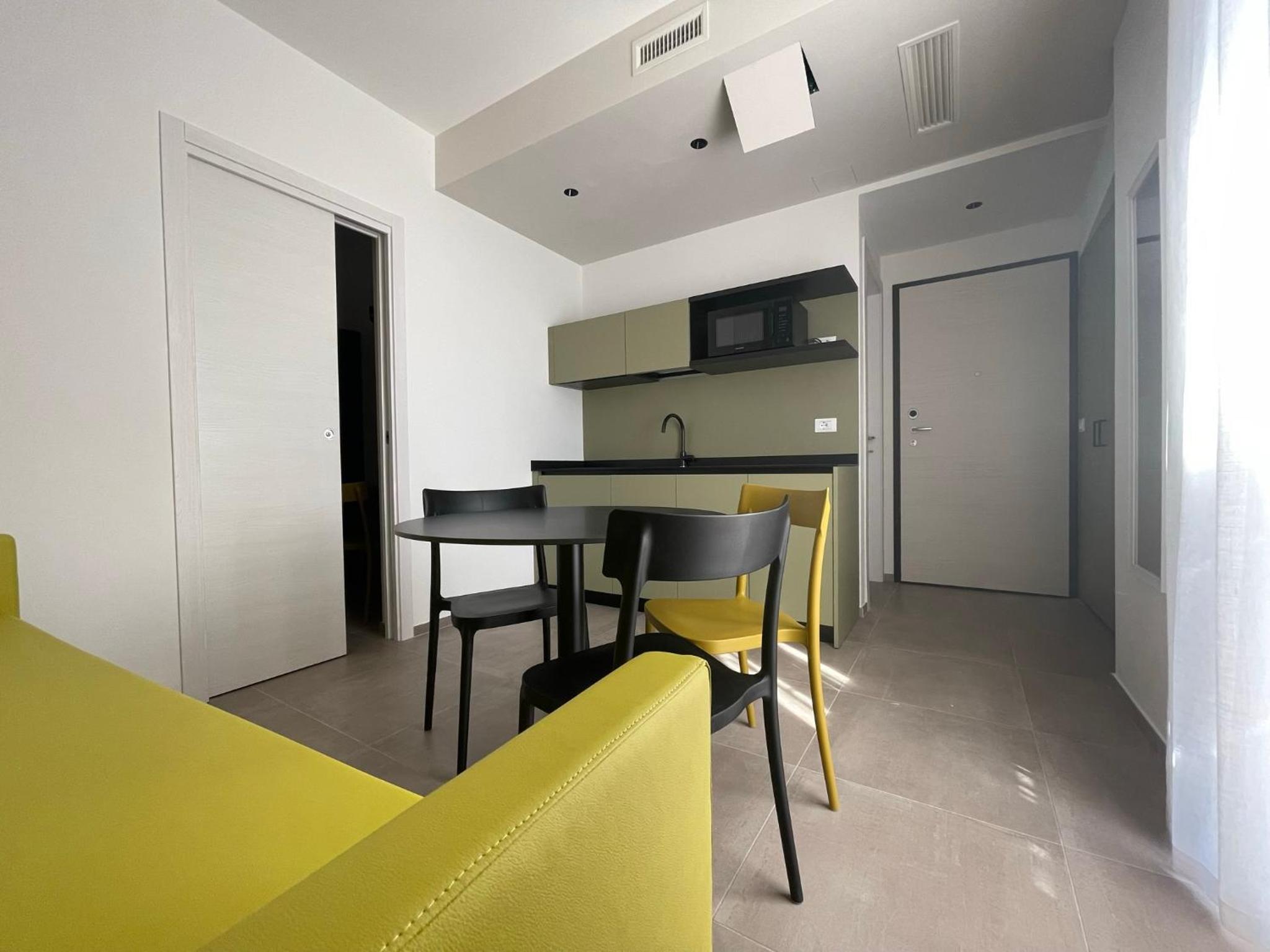 Deluxe One-Bedroom Apartment with Balcony photo 2