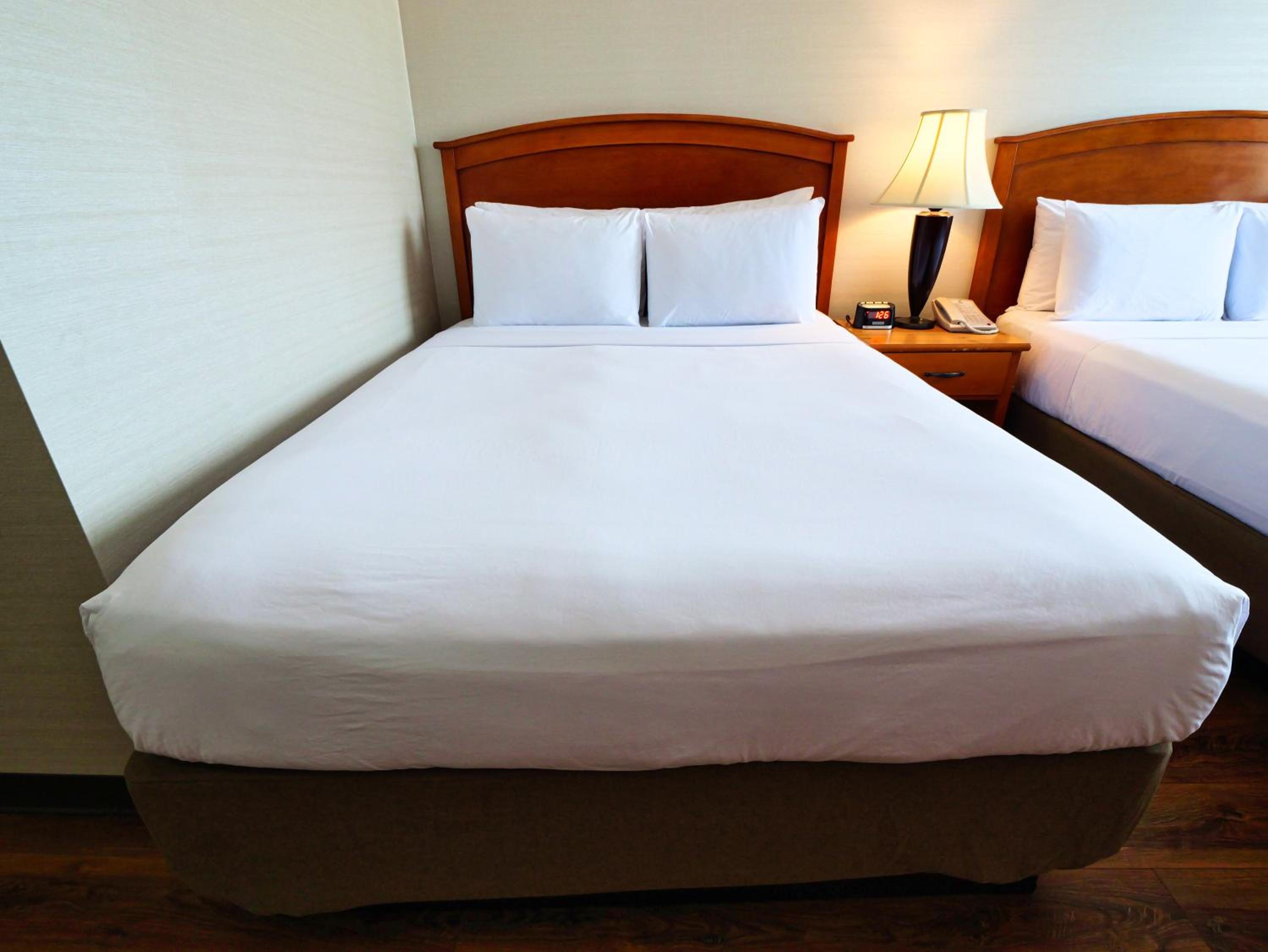 Queen Room with Two Queen Beds photo 1