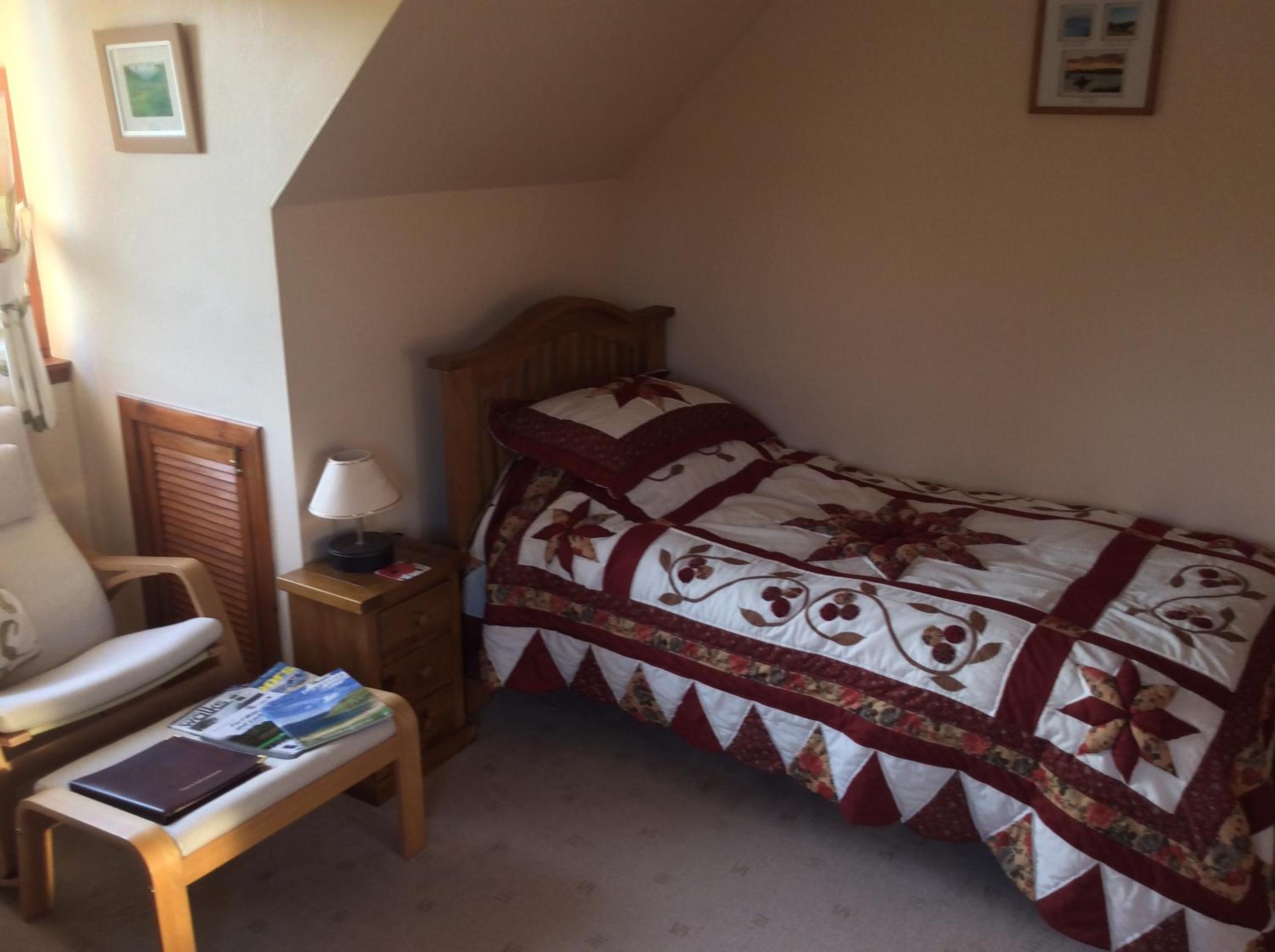 Standard Twin Room with Mountain View - Photo 2