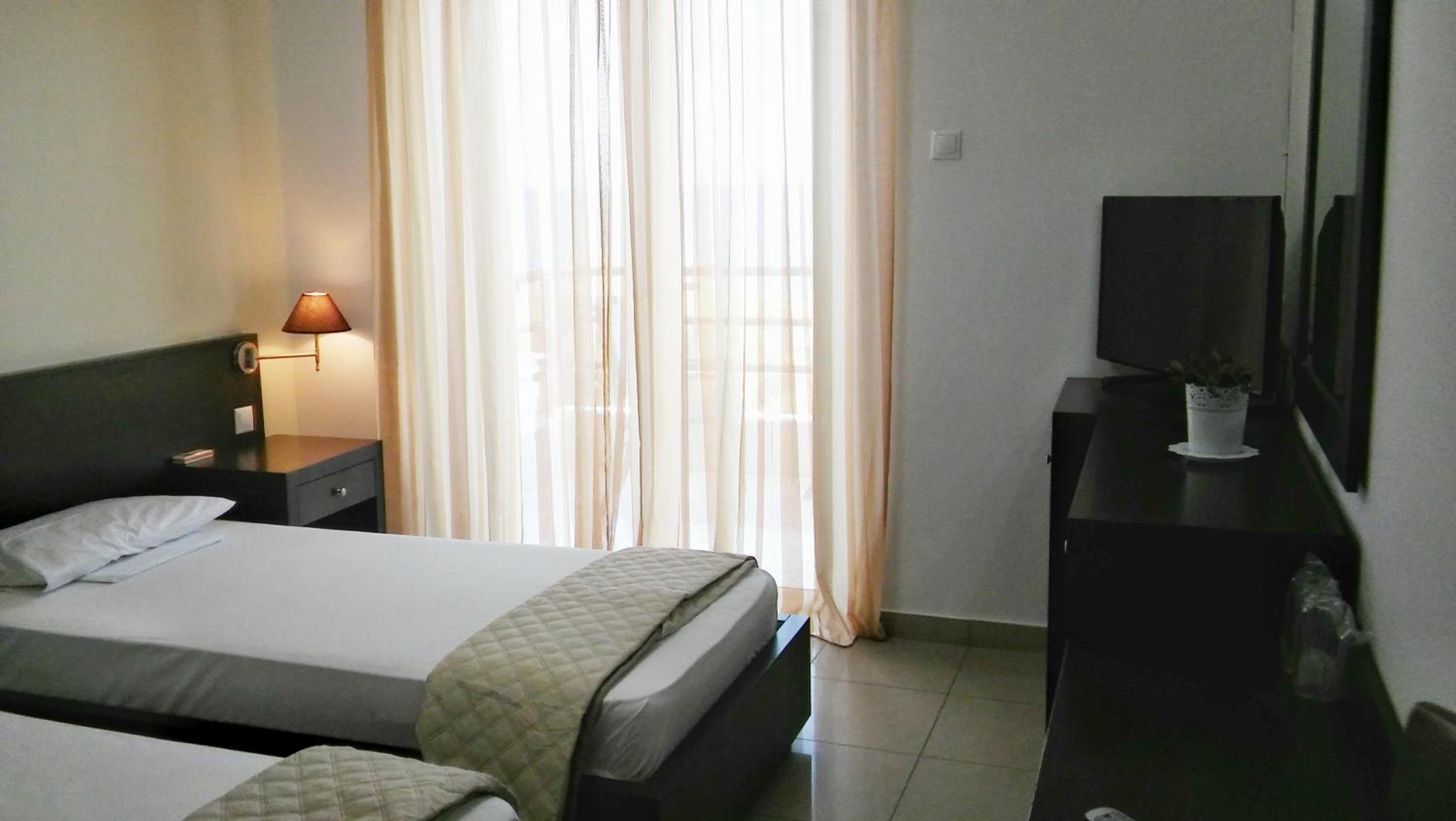 Double or Twin Room - Photo 15