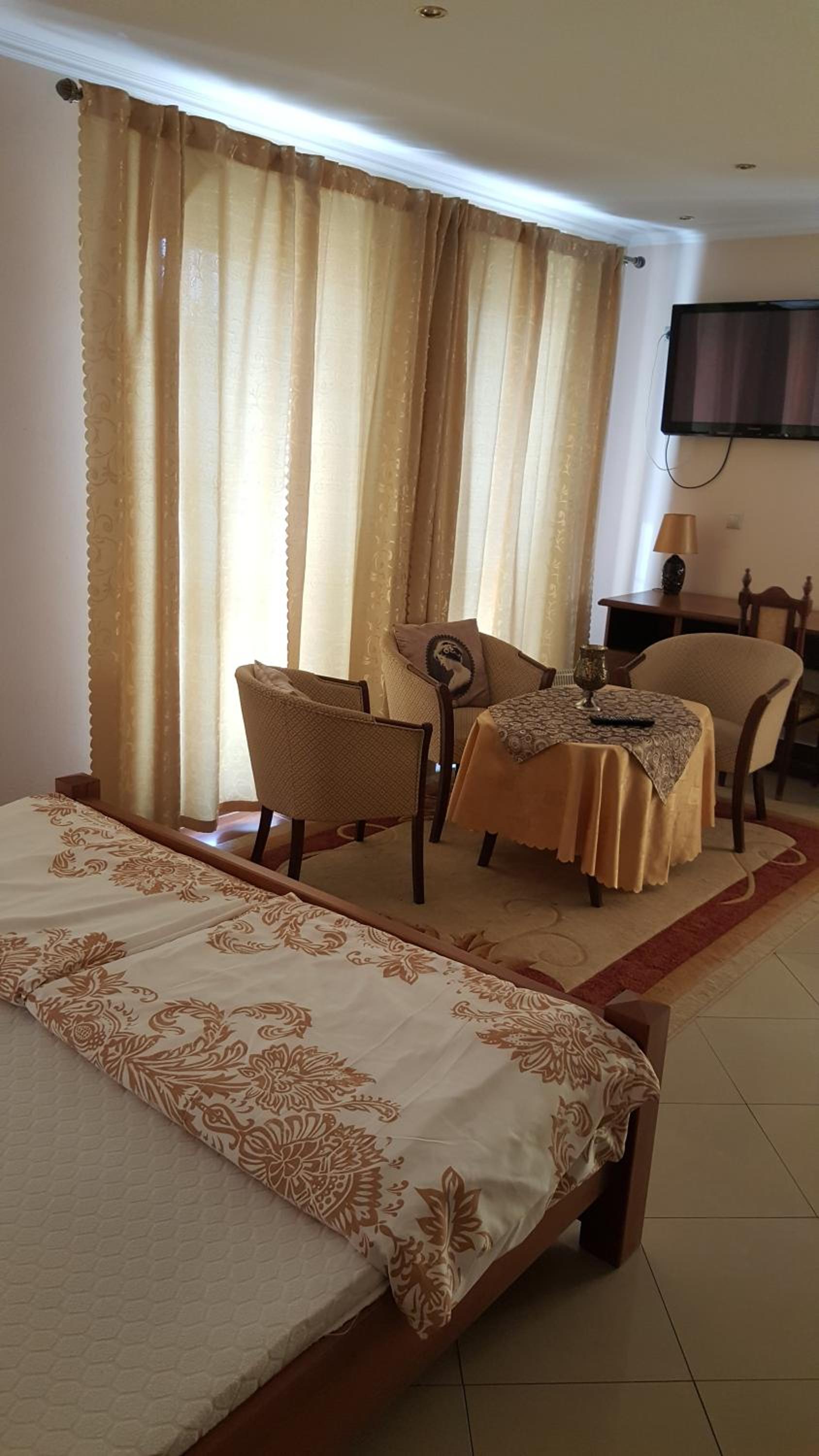 Double Room - Photo 10