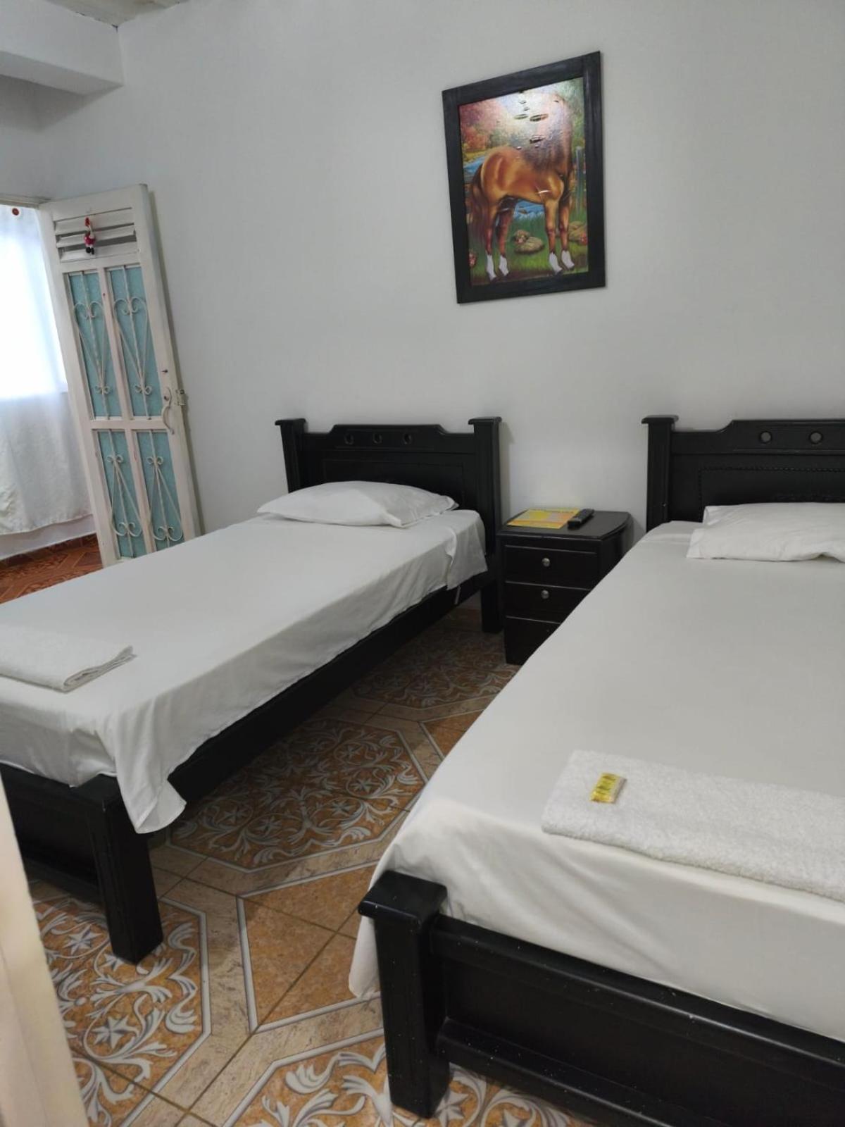Economy Twin Room photo 3