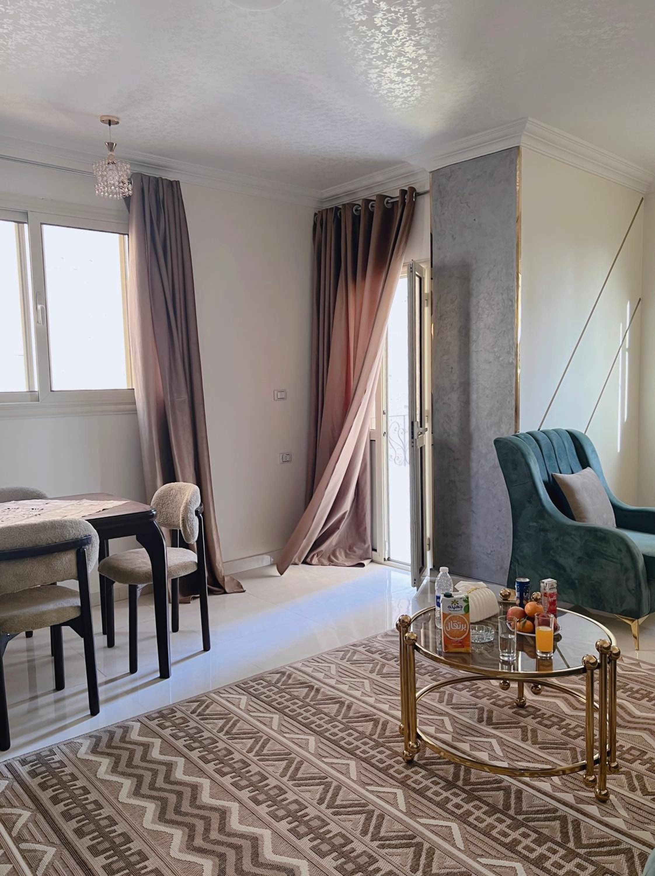 One-Bedroom Apartment with City View photo 2