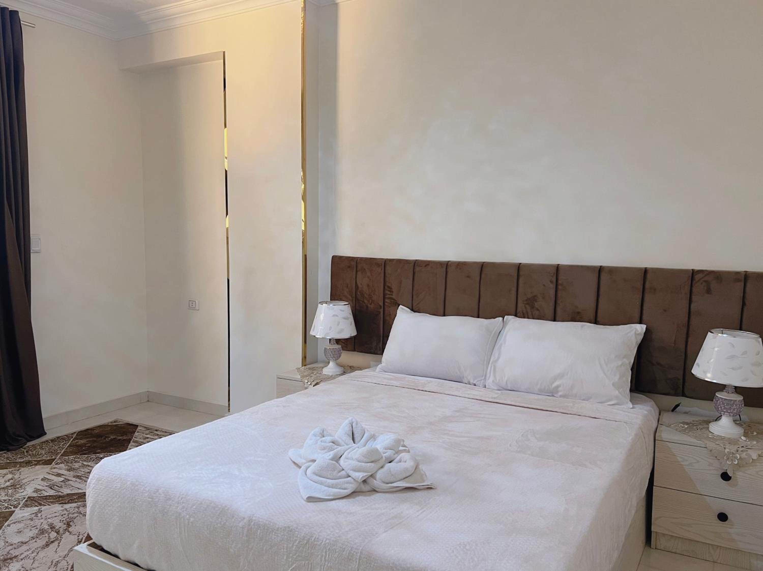 One-Bedroom Apartment with City View photo 3