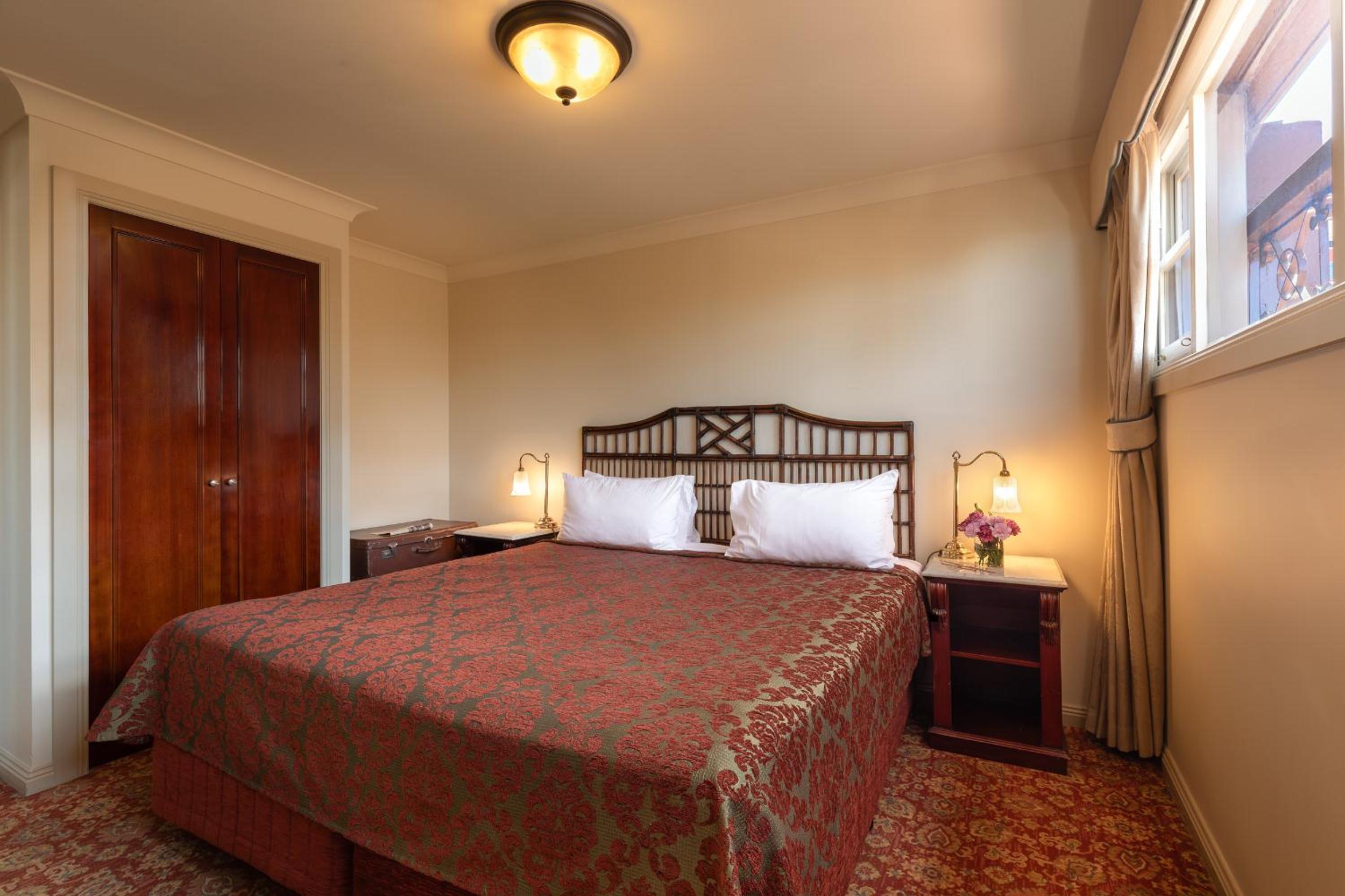 Executive Suite - Access via internal stairs only - Photo 4