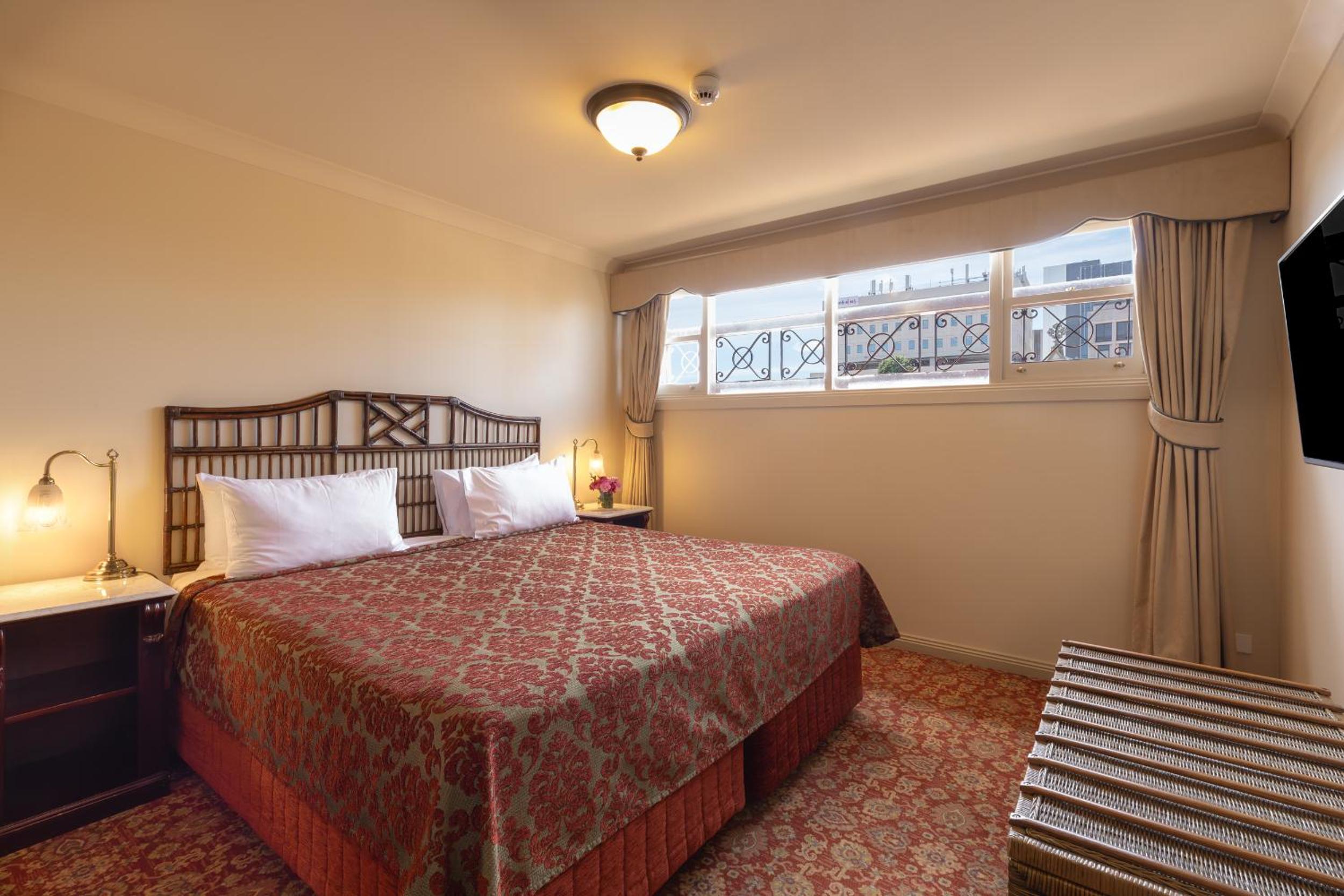 Executive Suite - Access via internal stairs only - Photo 1