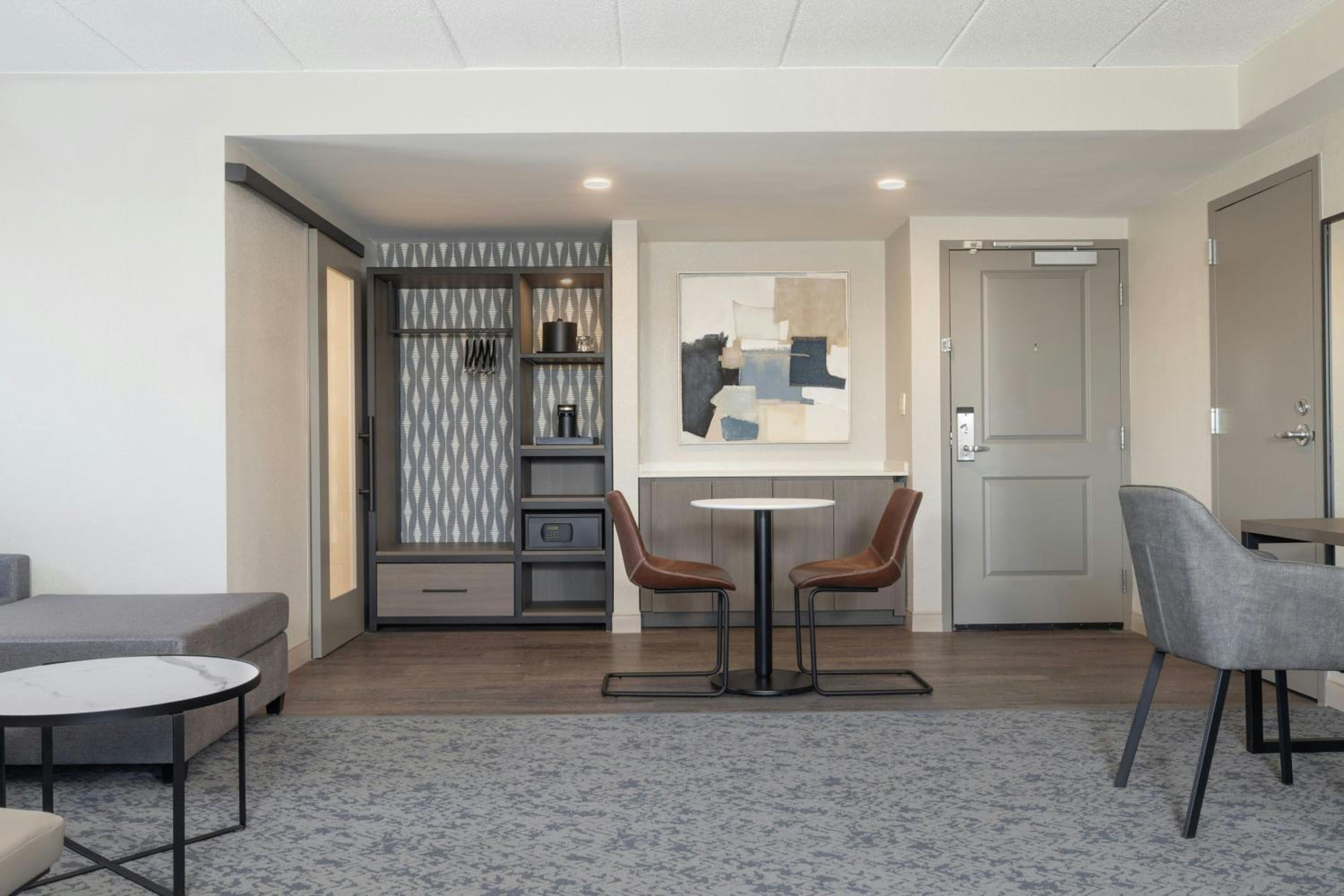 Junior King Suite with Sofa Bed - Photo 3