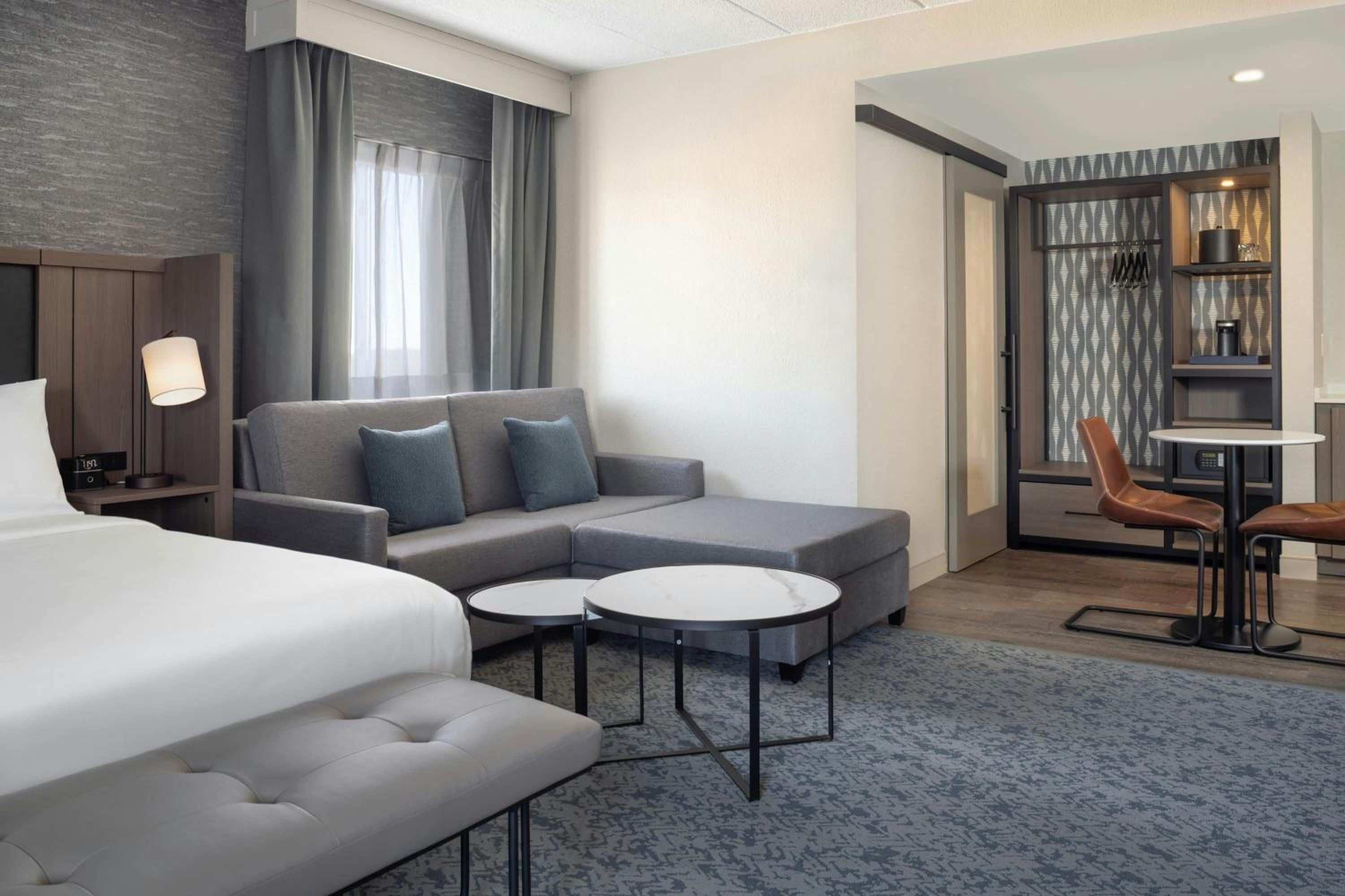 Junior King Suite with Sofa Bed - Photo 1