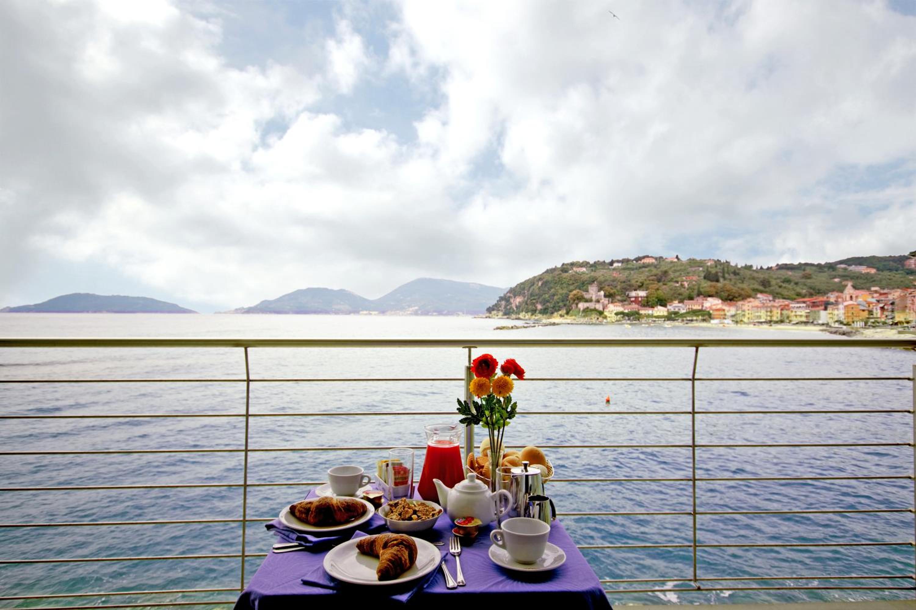 Double Room with Sea View (1 Adult) - Photo 6
