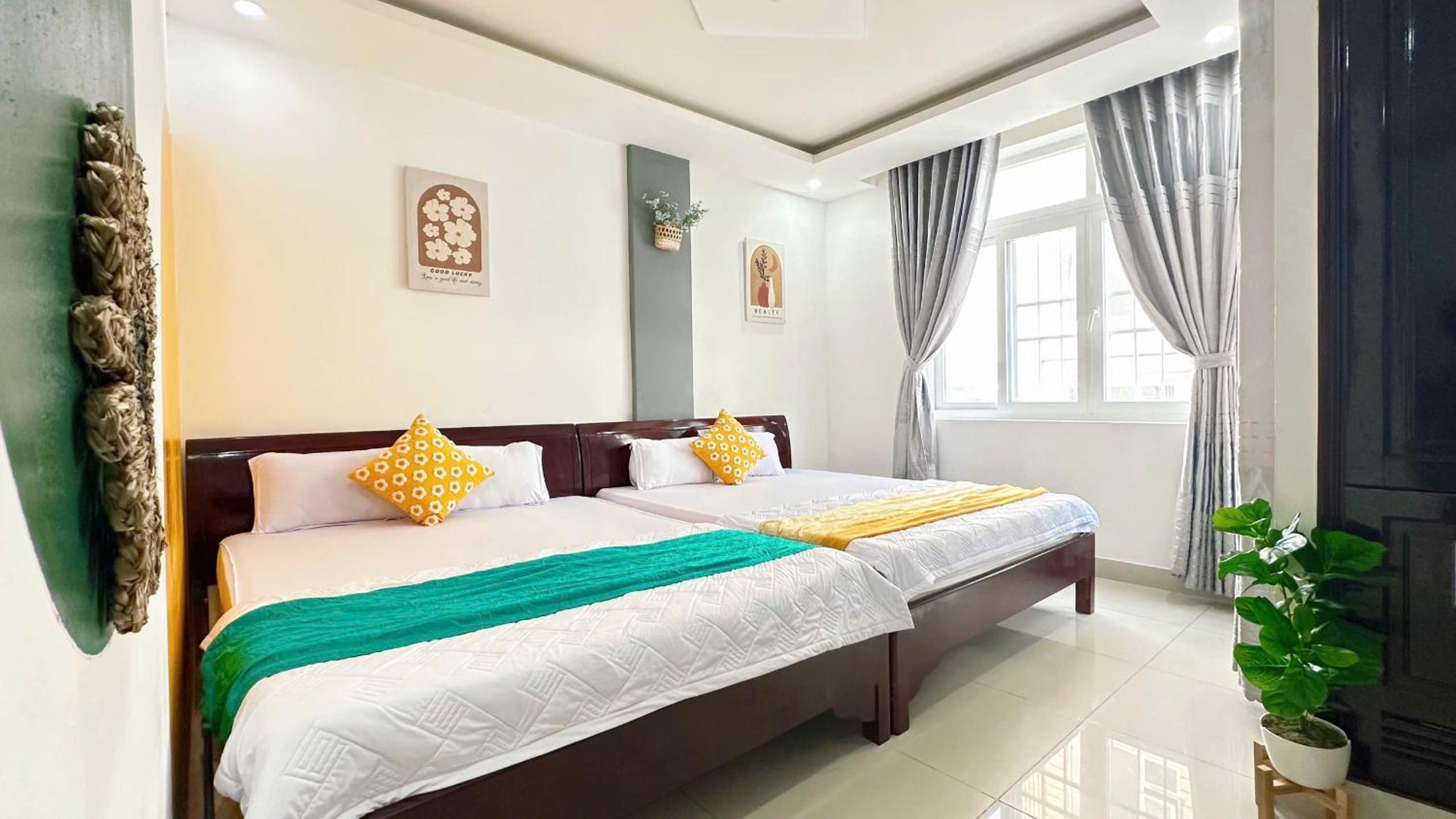 Quadruple Room with Balcony photo 3