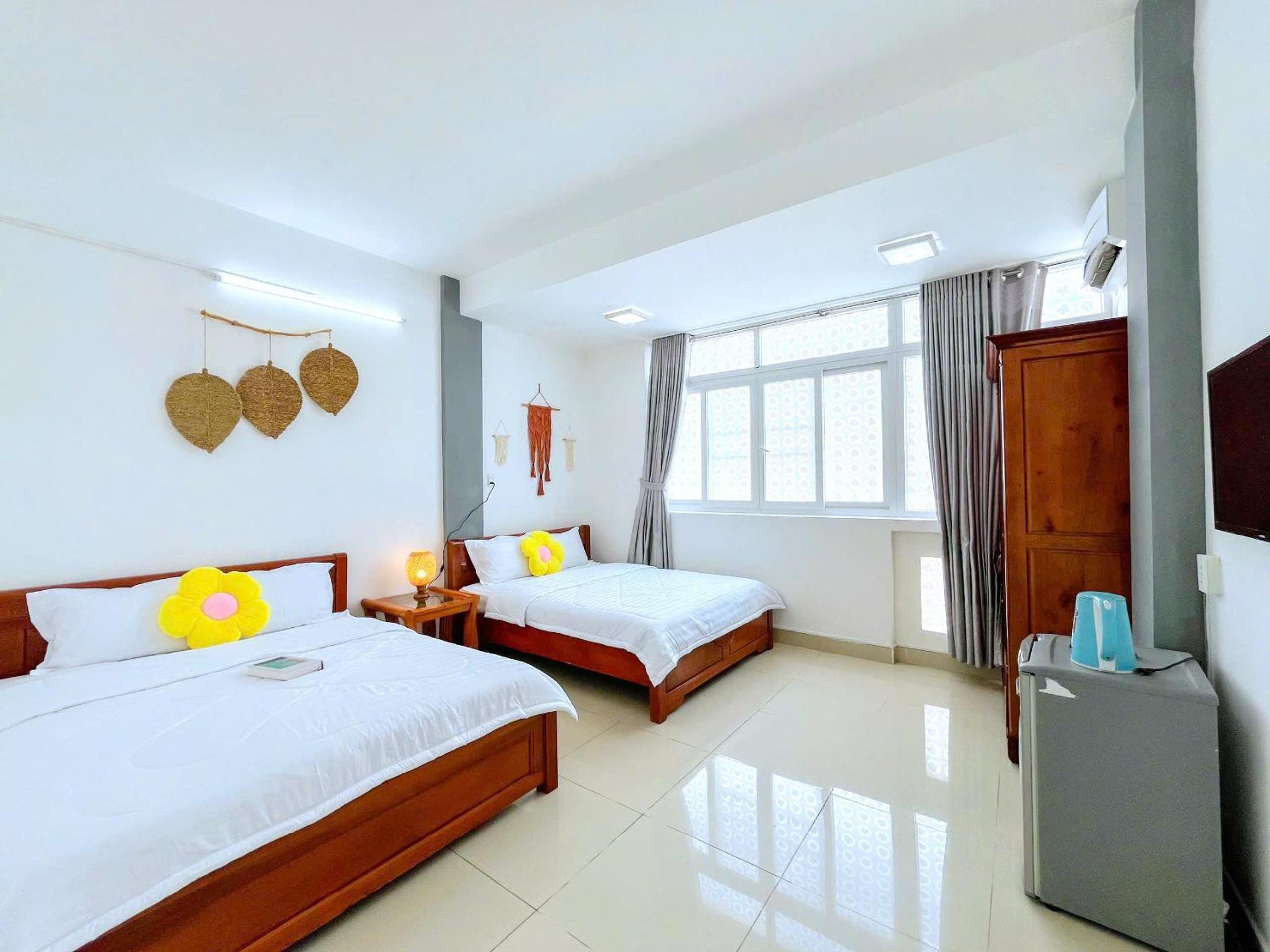 Standard Family Room - Photo 9