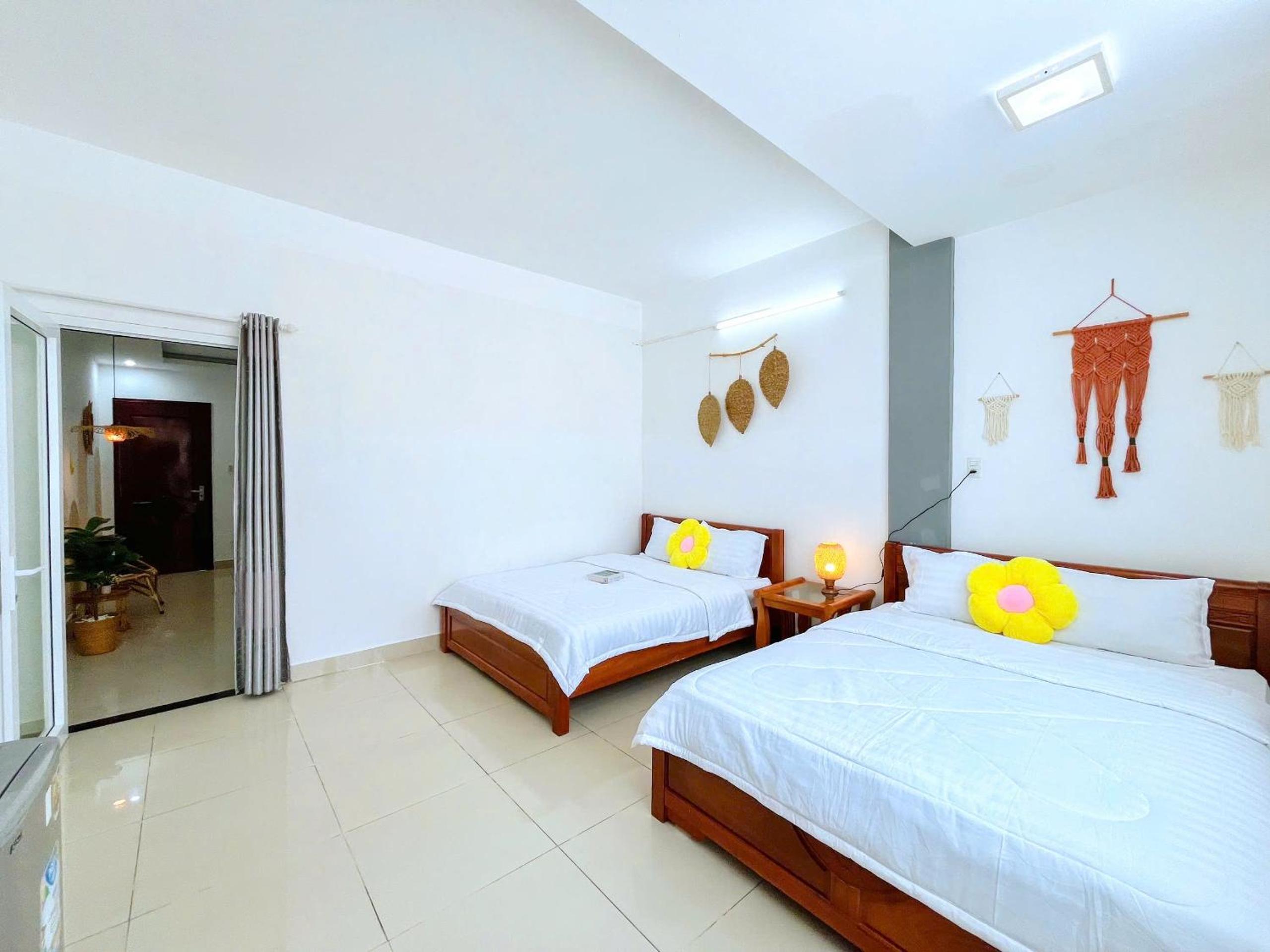 Standard Family Room - Photo 11