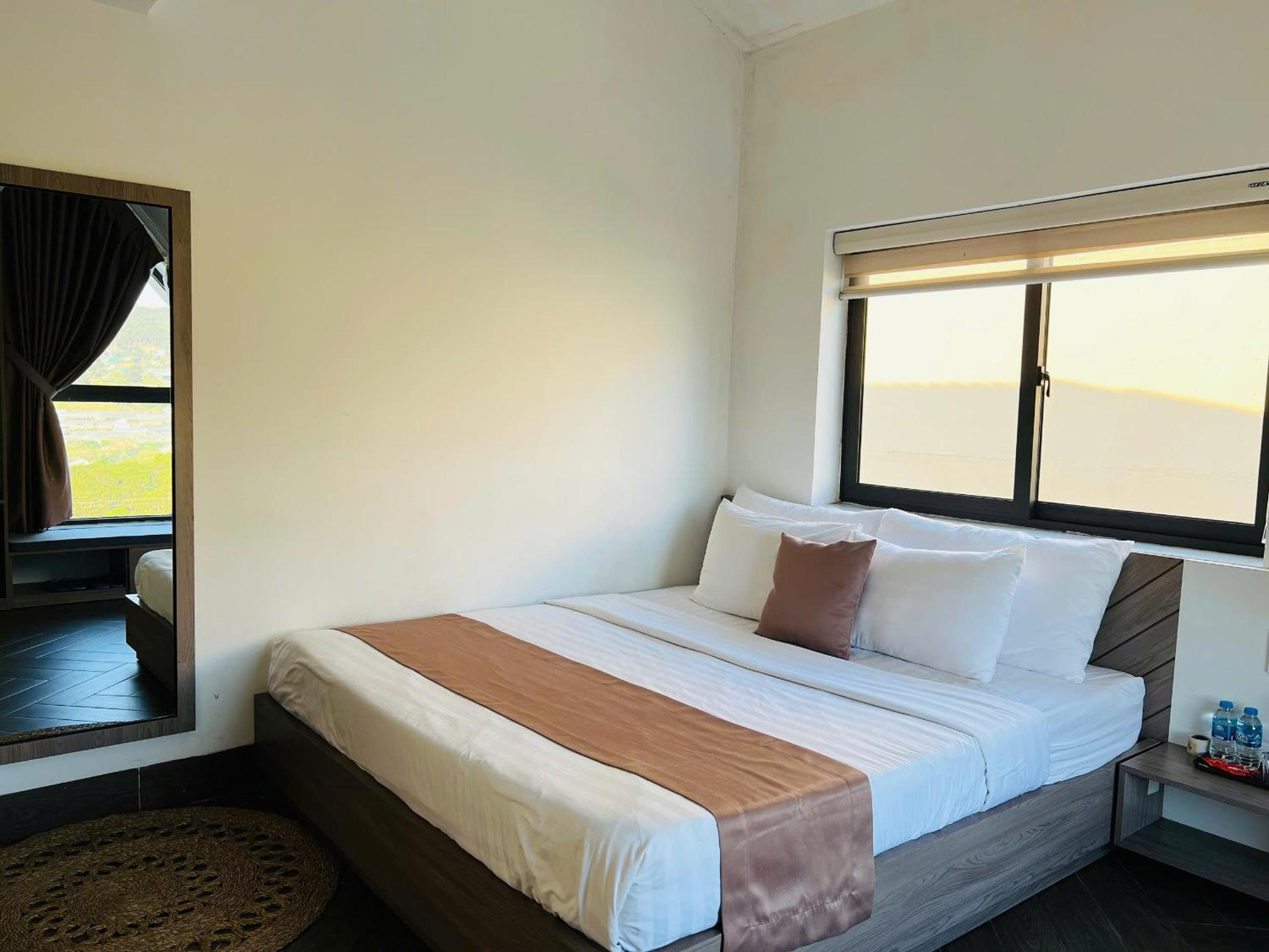 Double Room with Mountain View - Photo 6