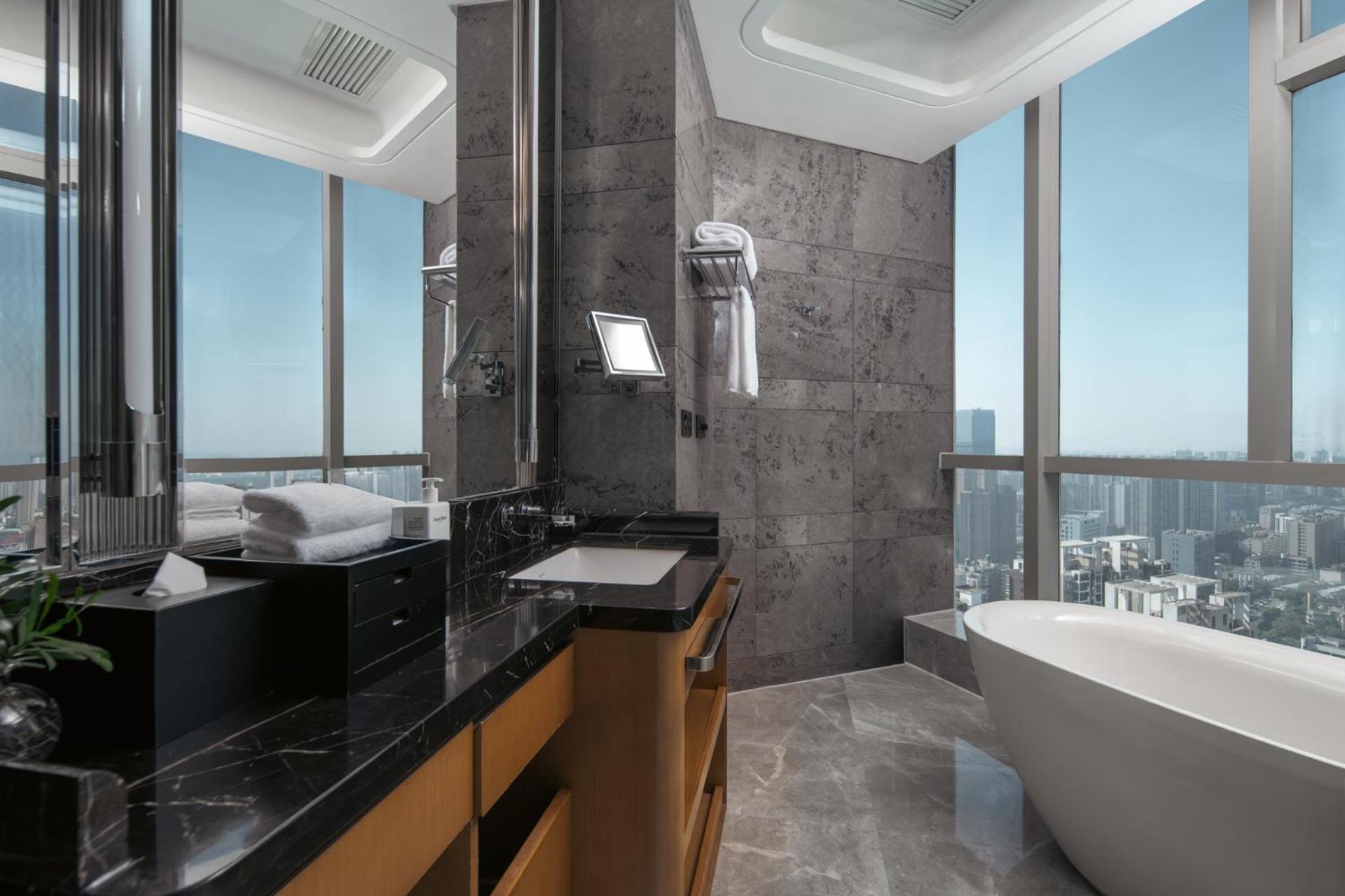 Junior King Suite with City View and Concierge Lounge Access